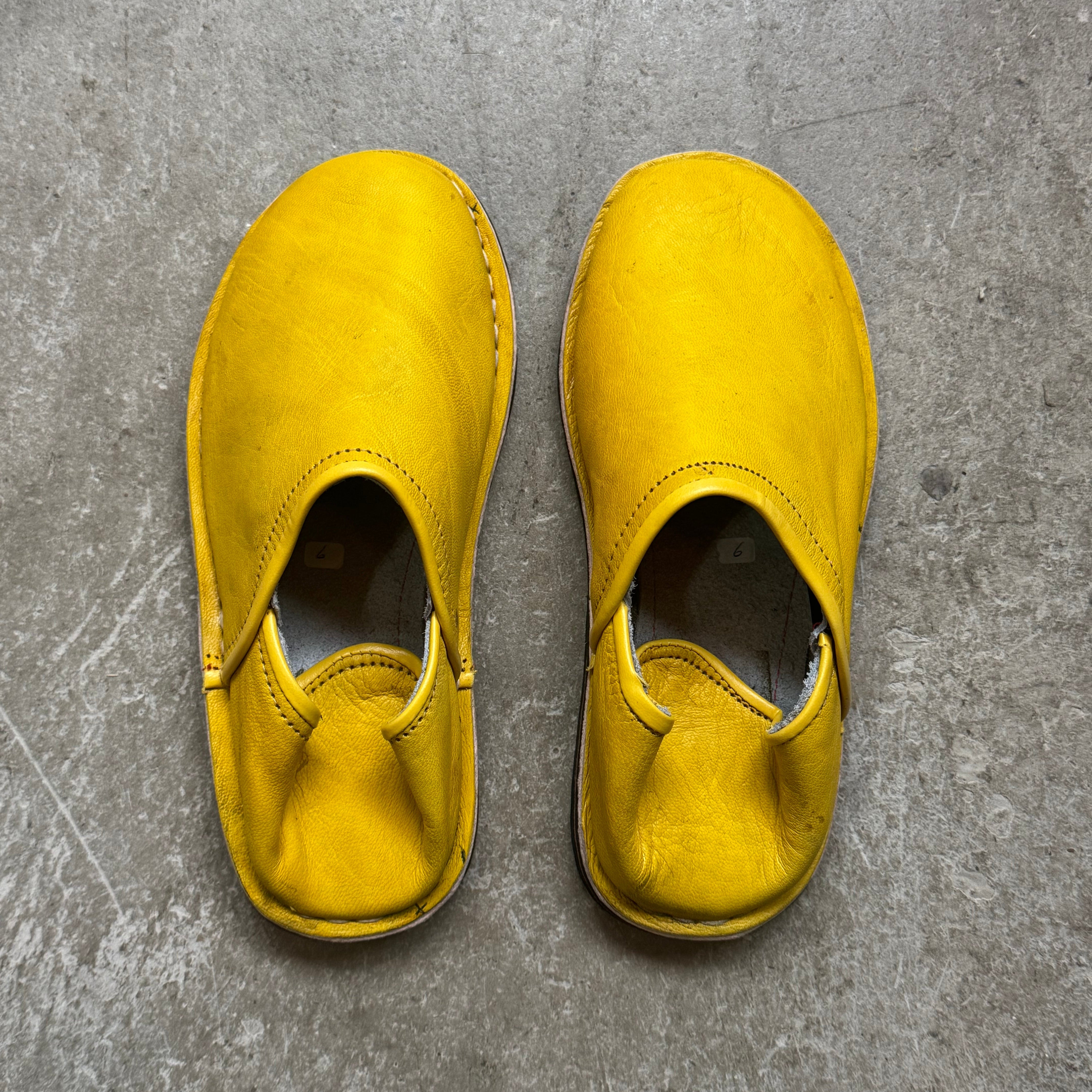 Handcrafted Moroccan Leather Babouche Slippers – Unisex Indoor & Outdoor Comfort