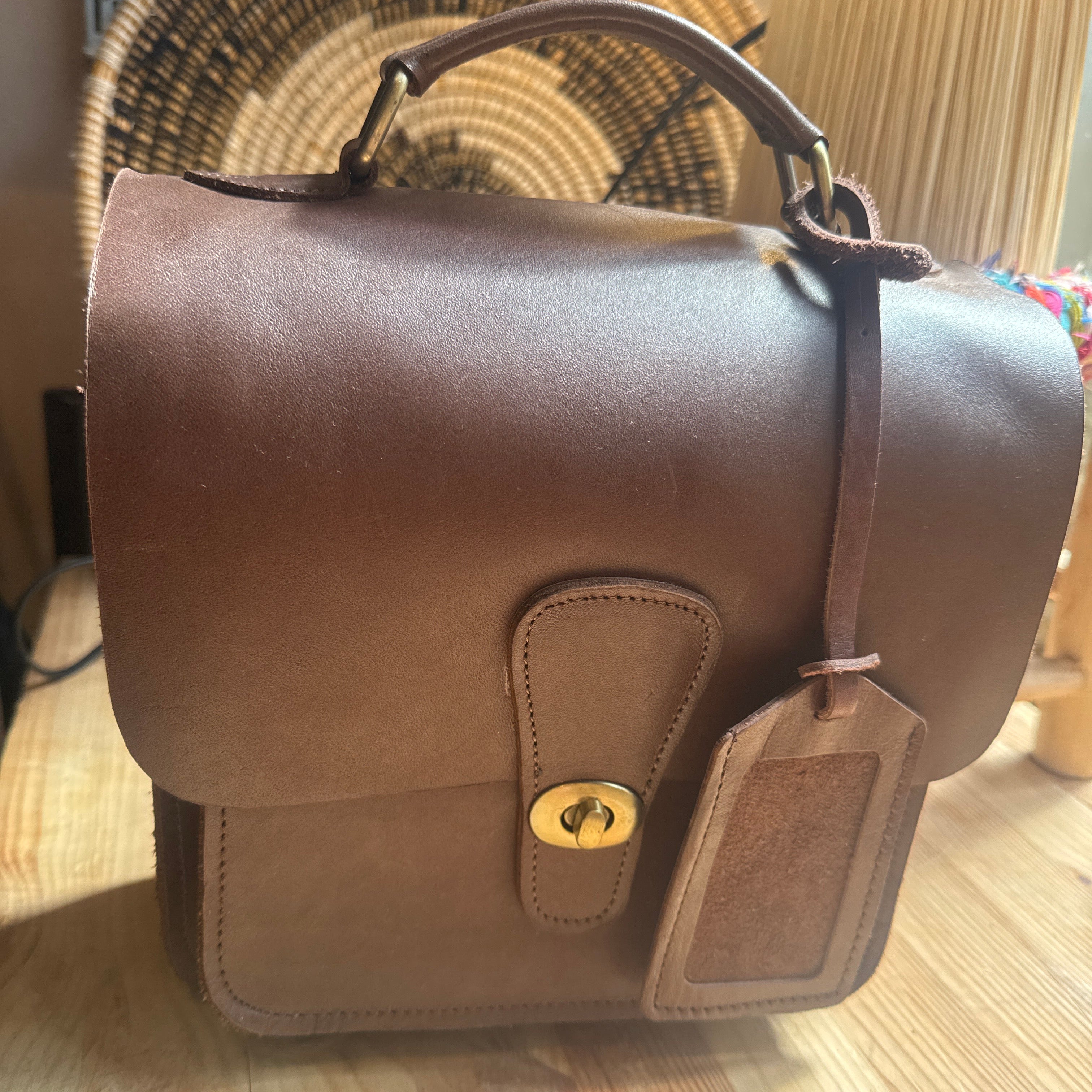 Handmade Leather Luggage Tag & Card Holder – Travel ID Tag – Artisan Stories