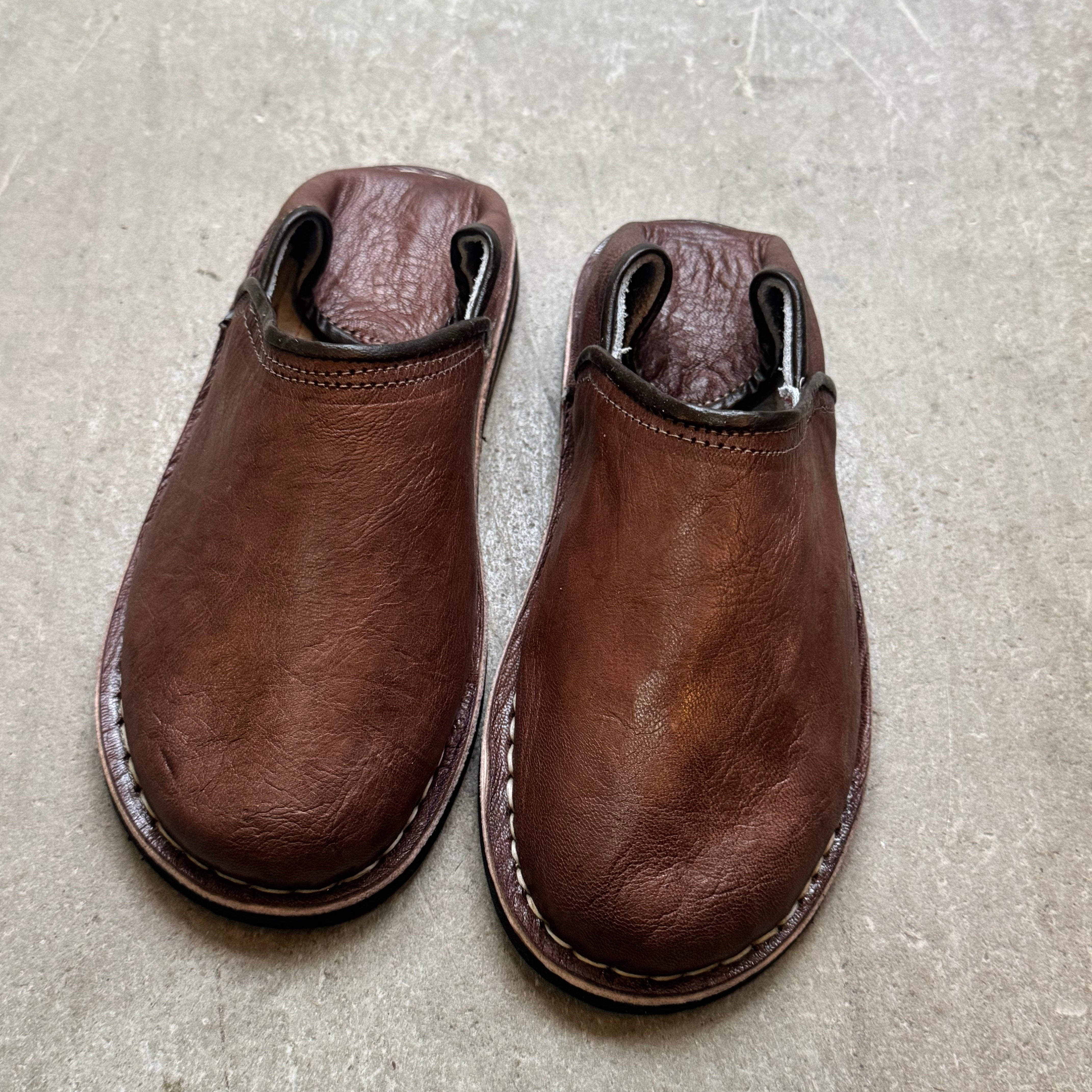 Handcrafted Moroccan Leather Babouche Slippers – Unisex Indoor & Outdoor Comfort