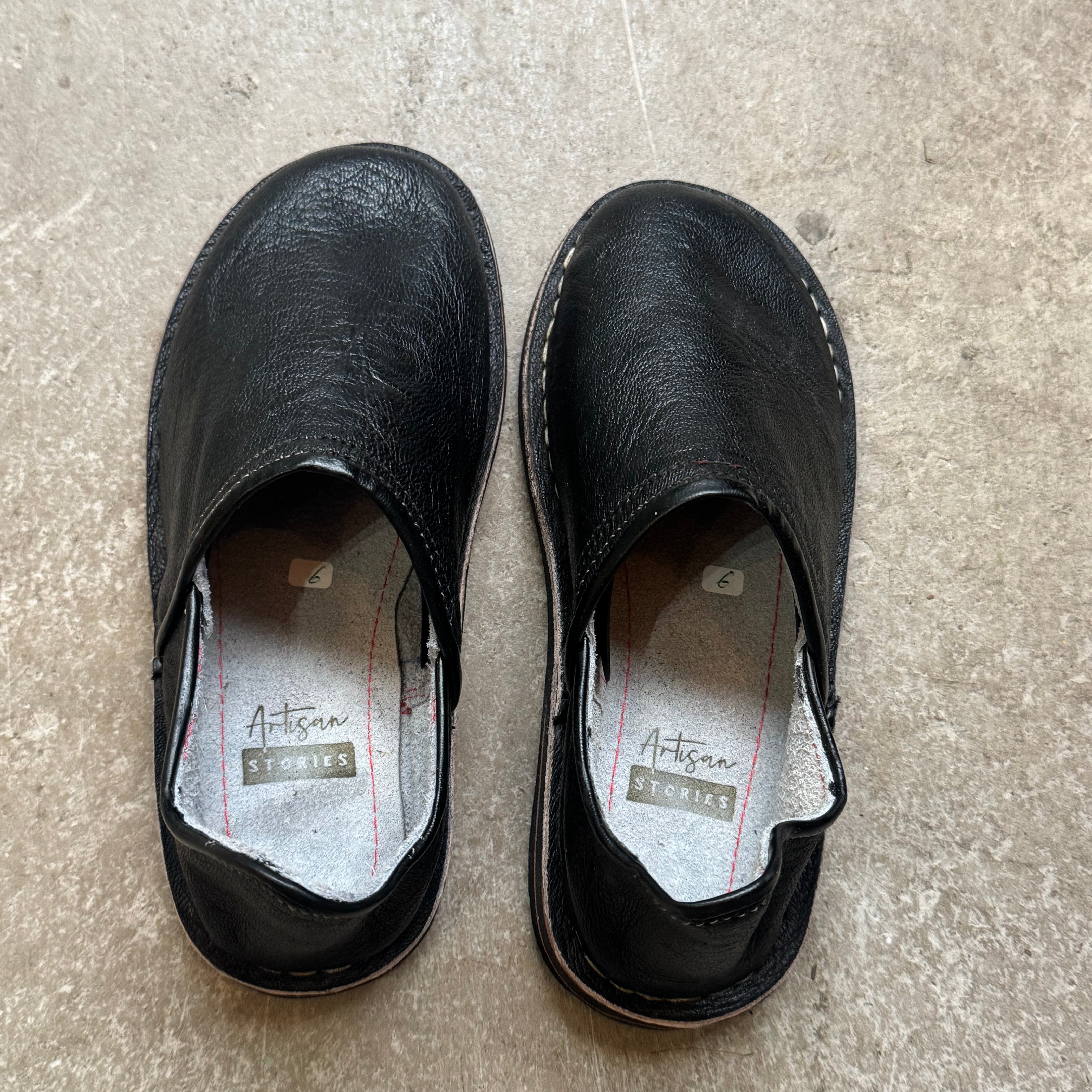 Handcrafted Moroccan Leather Babouche Slippers – Unisex Indoor & Outdoor Comfort