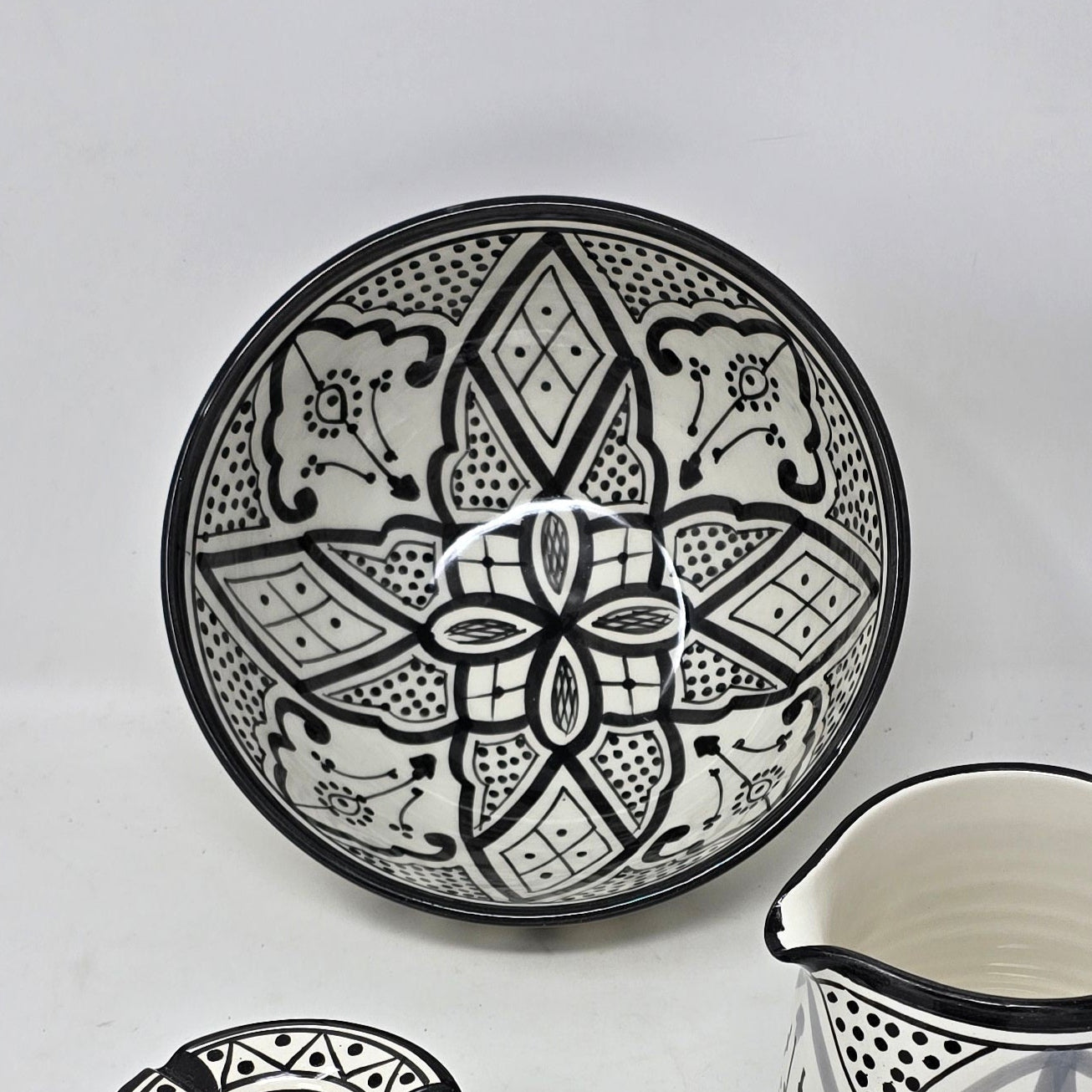 Hand-Painted Safa Ceramic Salad Bowl – Black & White
