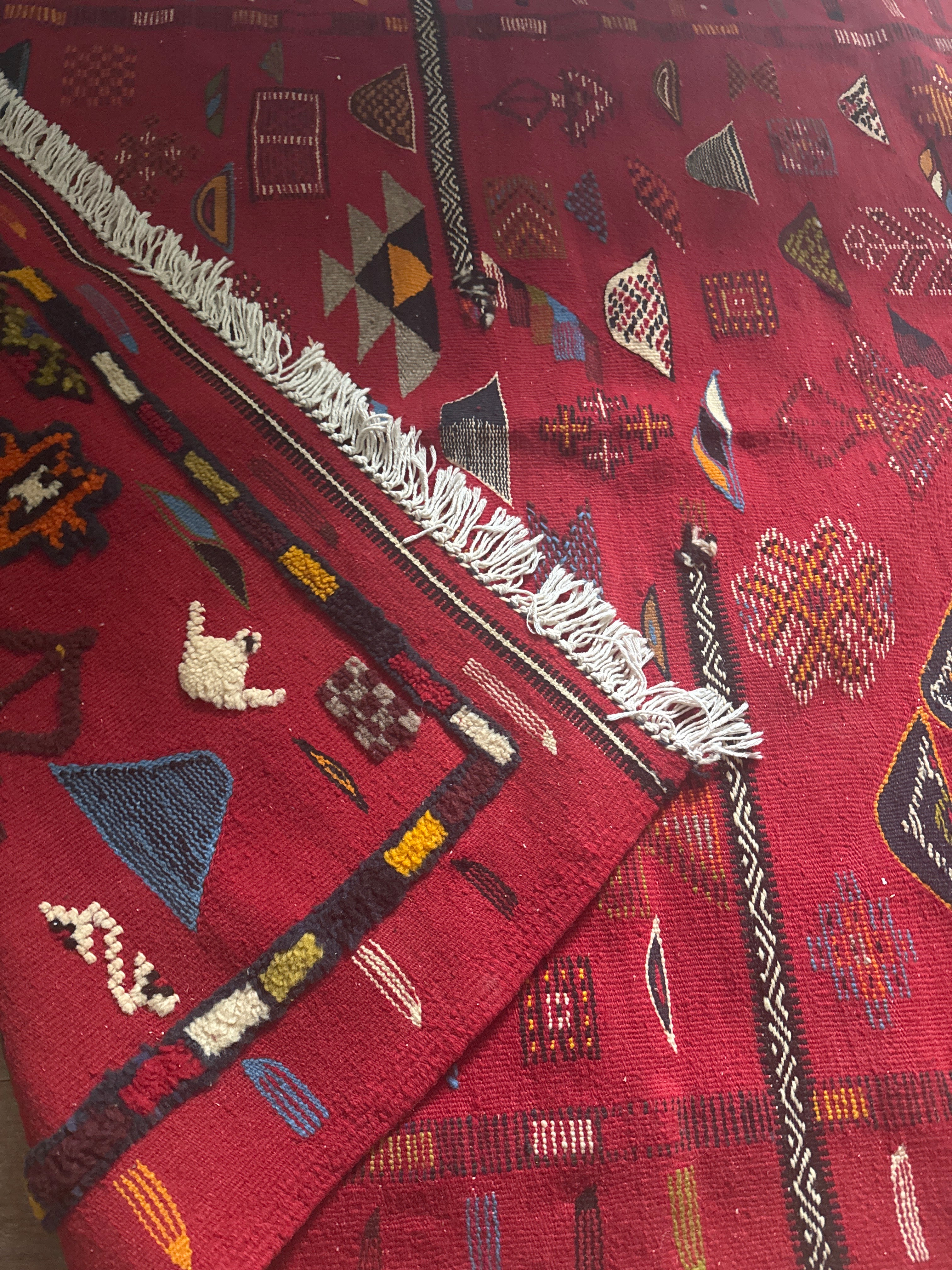 Handwoven Taznakht Wool Rug – 163x120 cm | Rich Red Berber Motifs