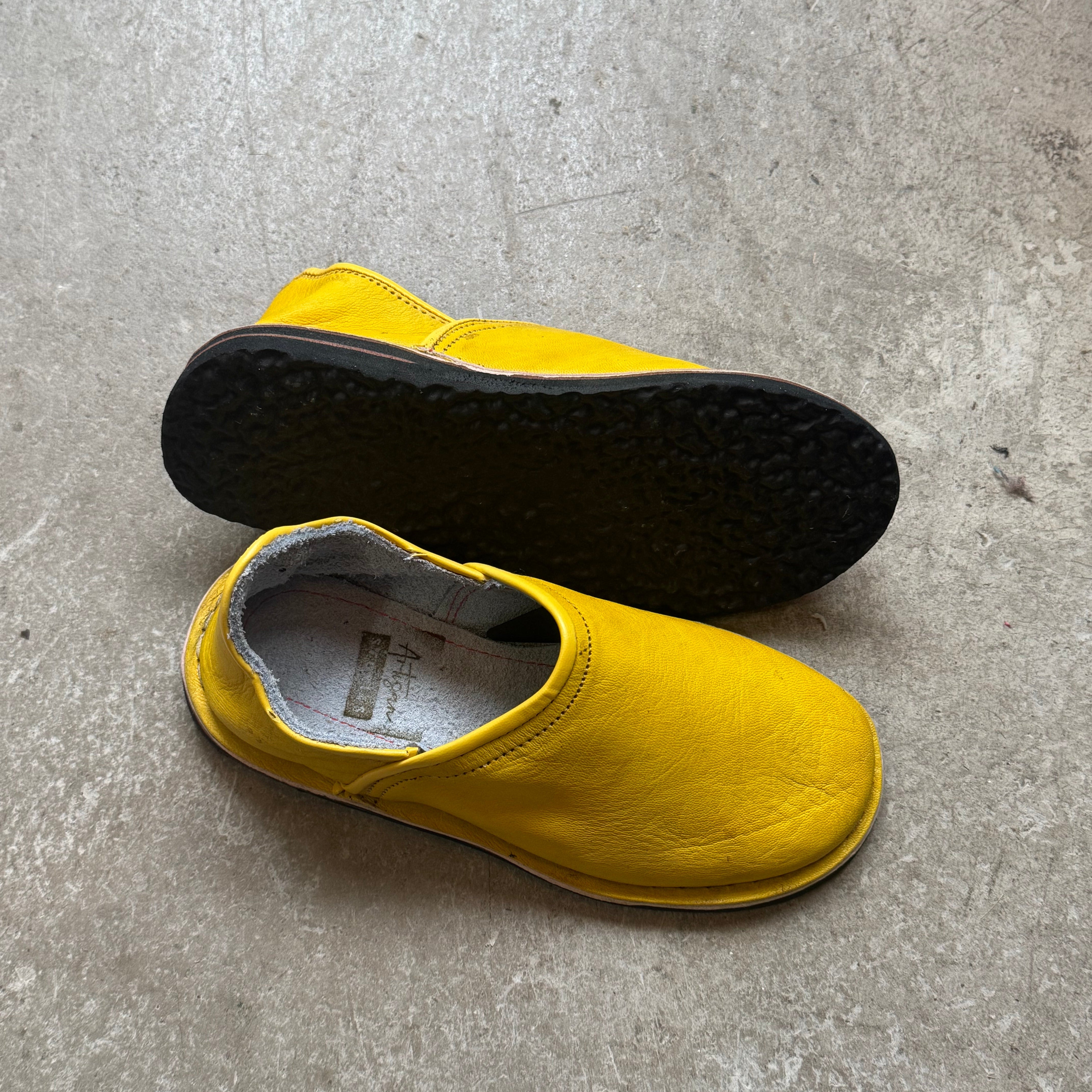 Handcrafted Moroccan Leather Babouche Slippers – Unisex Indoor & Outdoor Comfort