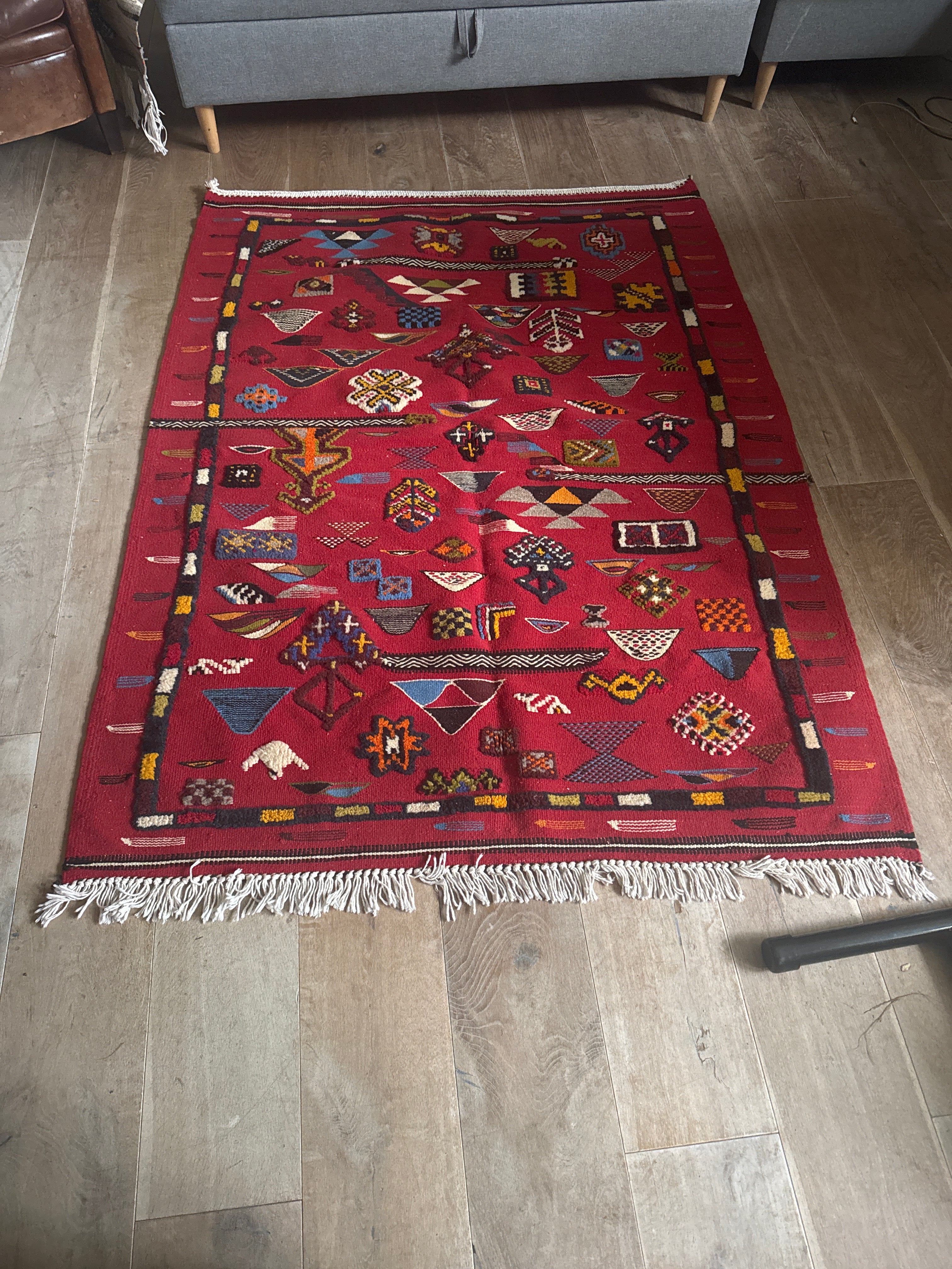 Handwoven Taznakht Wool Rug – 163x120 cm | Rich Red Berber Motifs