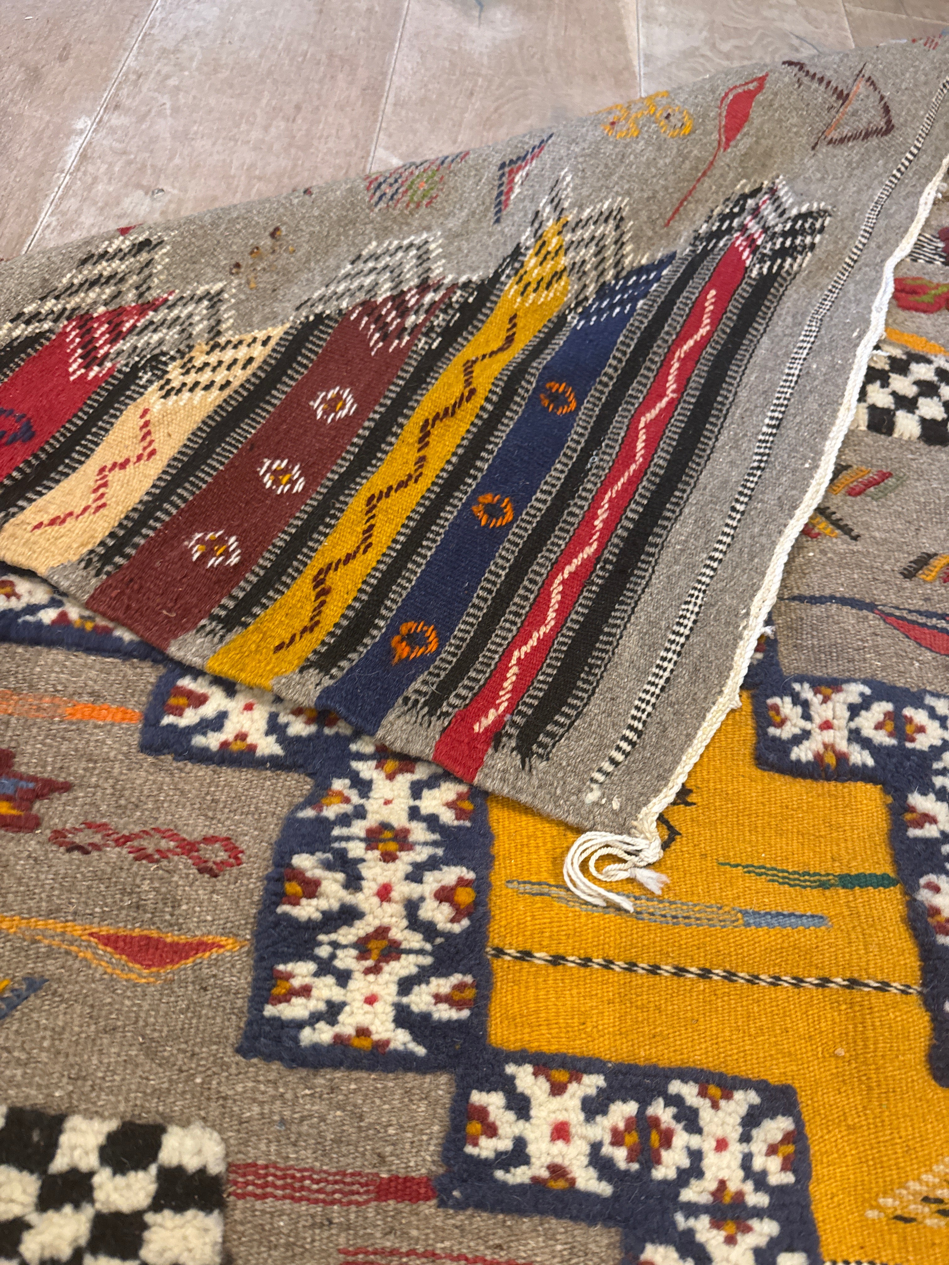 Handwoven Taznakht Rug – Geometric Wool Rug in Brown & Grey | 163 x 120 cm