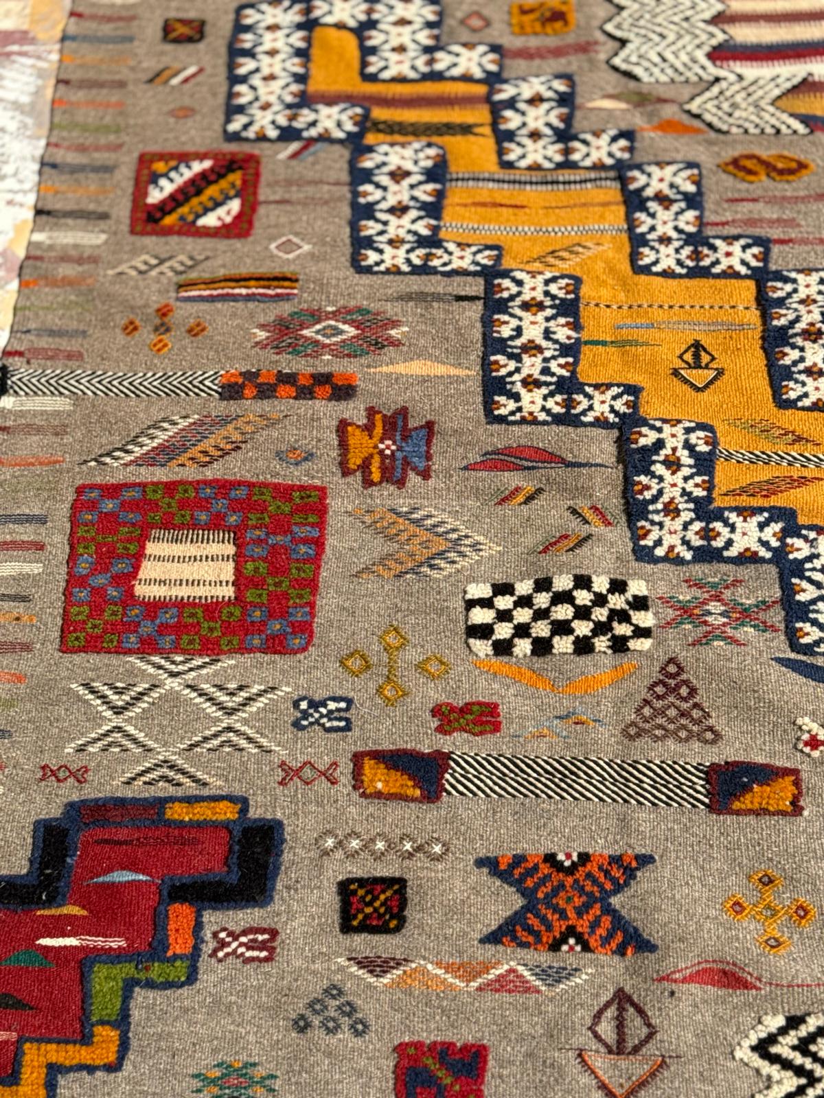 Handwoven Taznakht Rug – Geometric Wool Rug in Brown & Grey | 163 x 120 cm