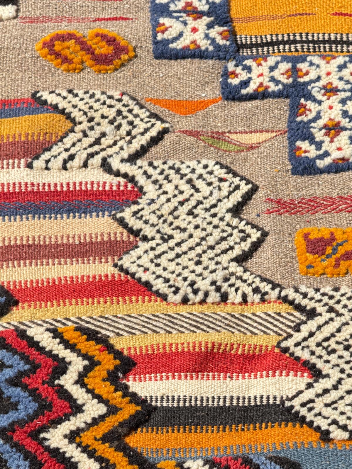 Handwoven Taznakht Rug – Geometric Wool Rug in Brown & Grey | 163 x 120 cm