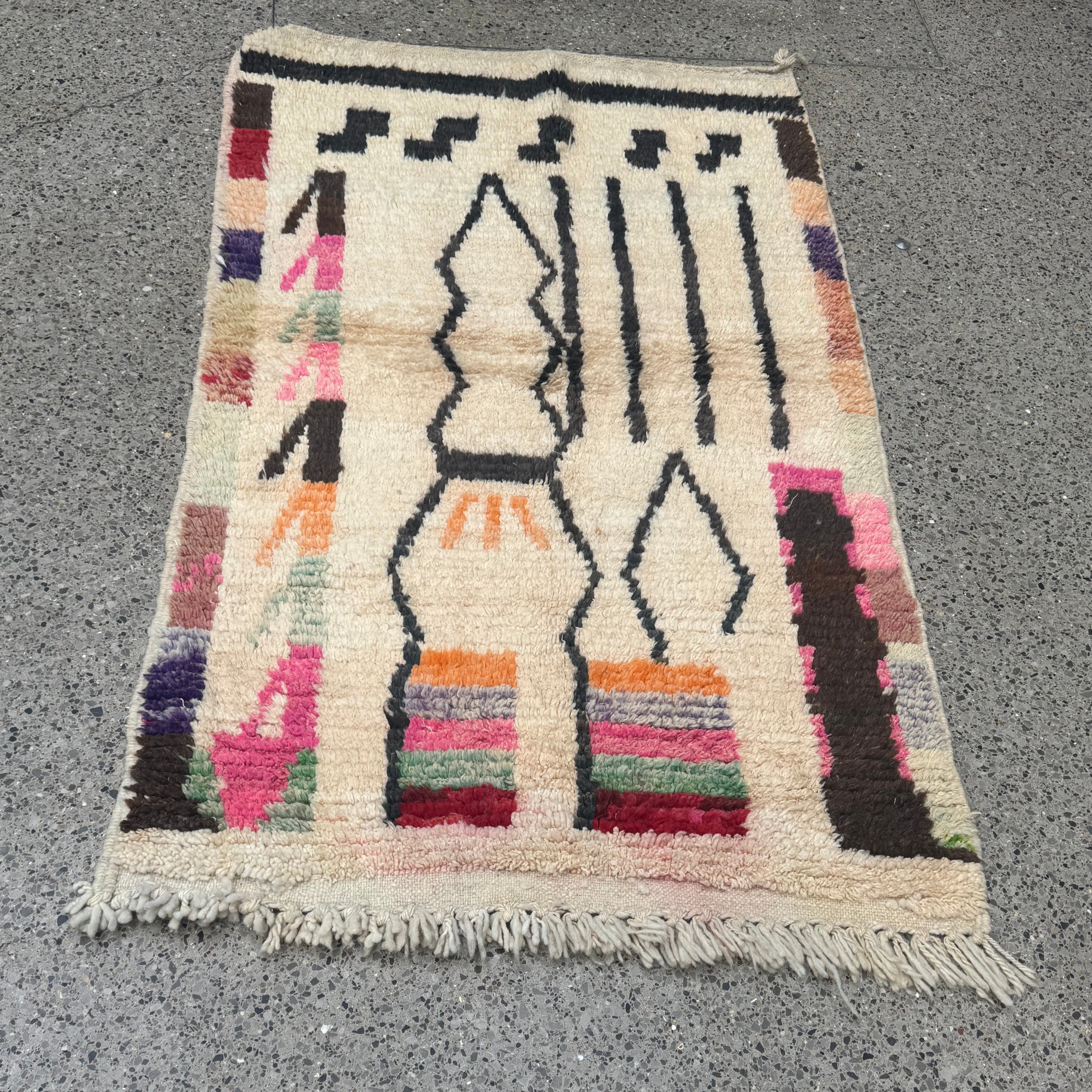 Boujaad Wool rug "Tribal Figures" 167 x 100 cm