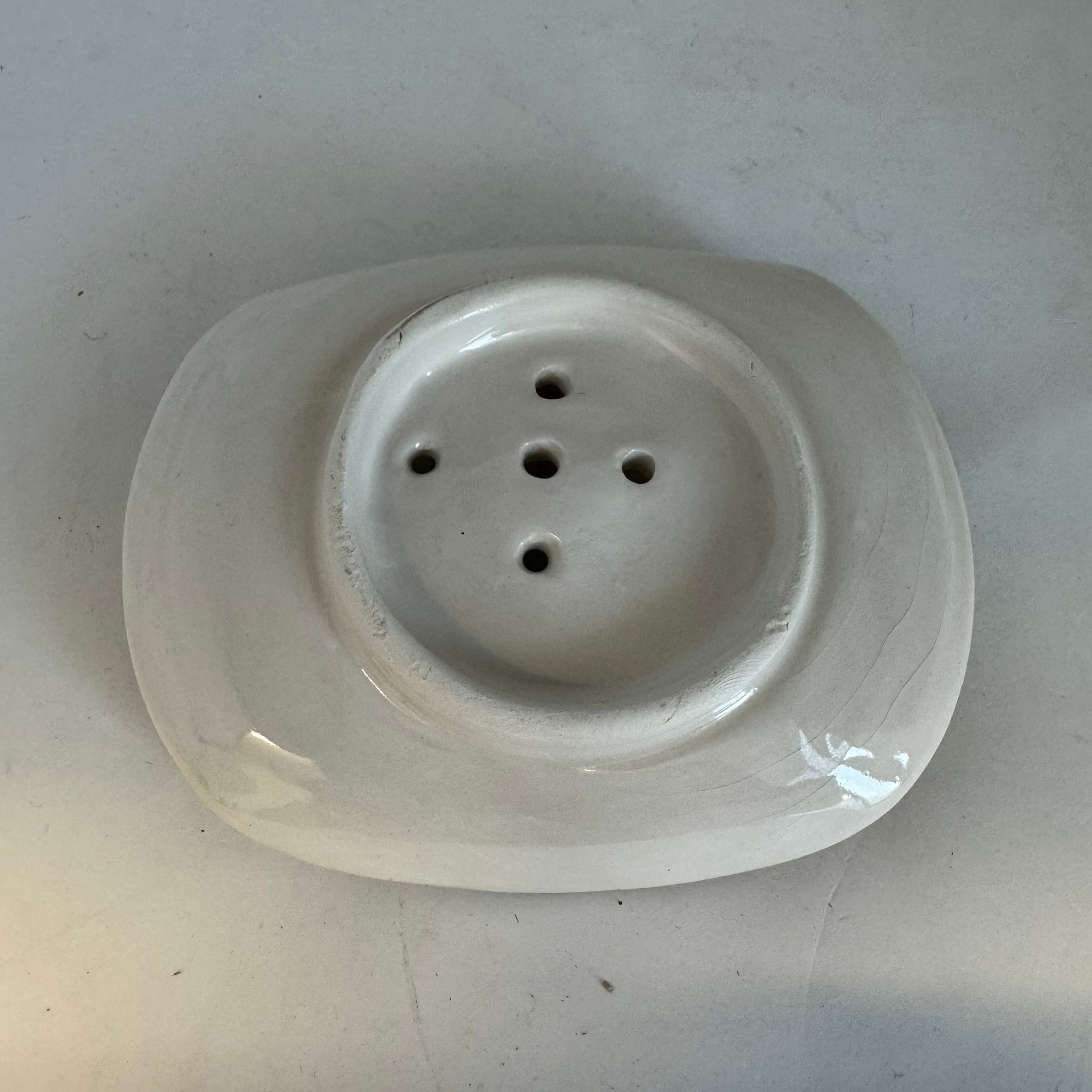 Curved Ceramic Soap Dish