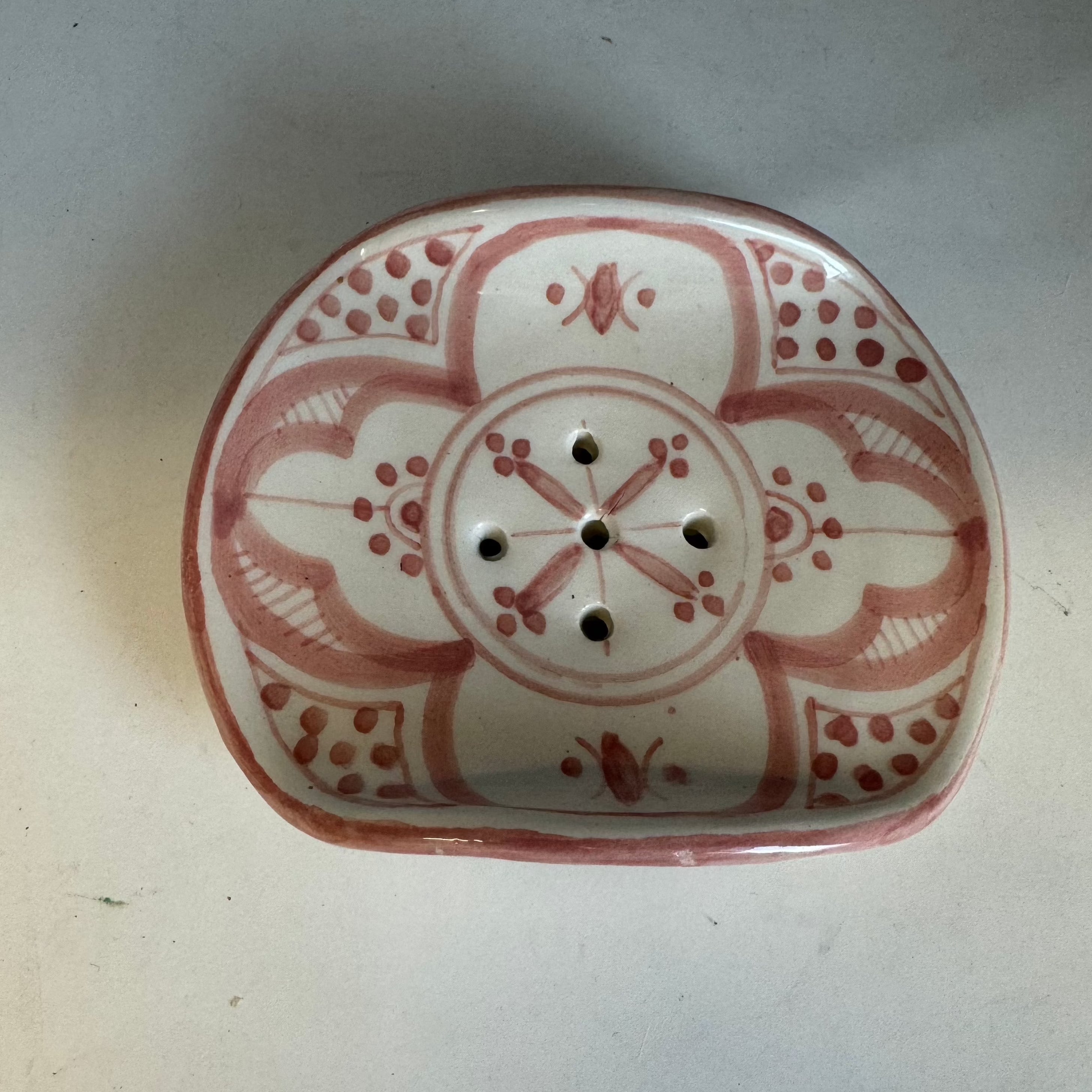 Curved Ceramic Soap Dish