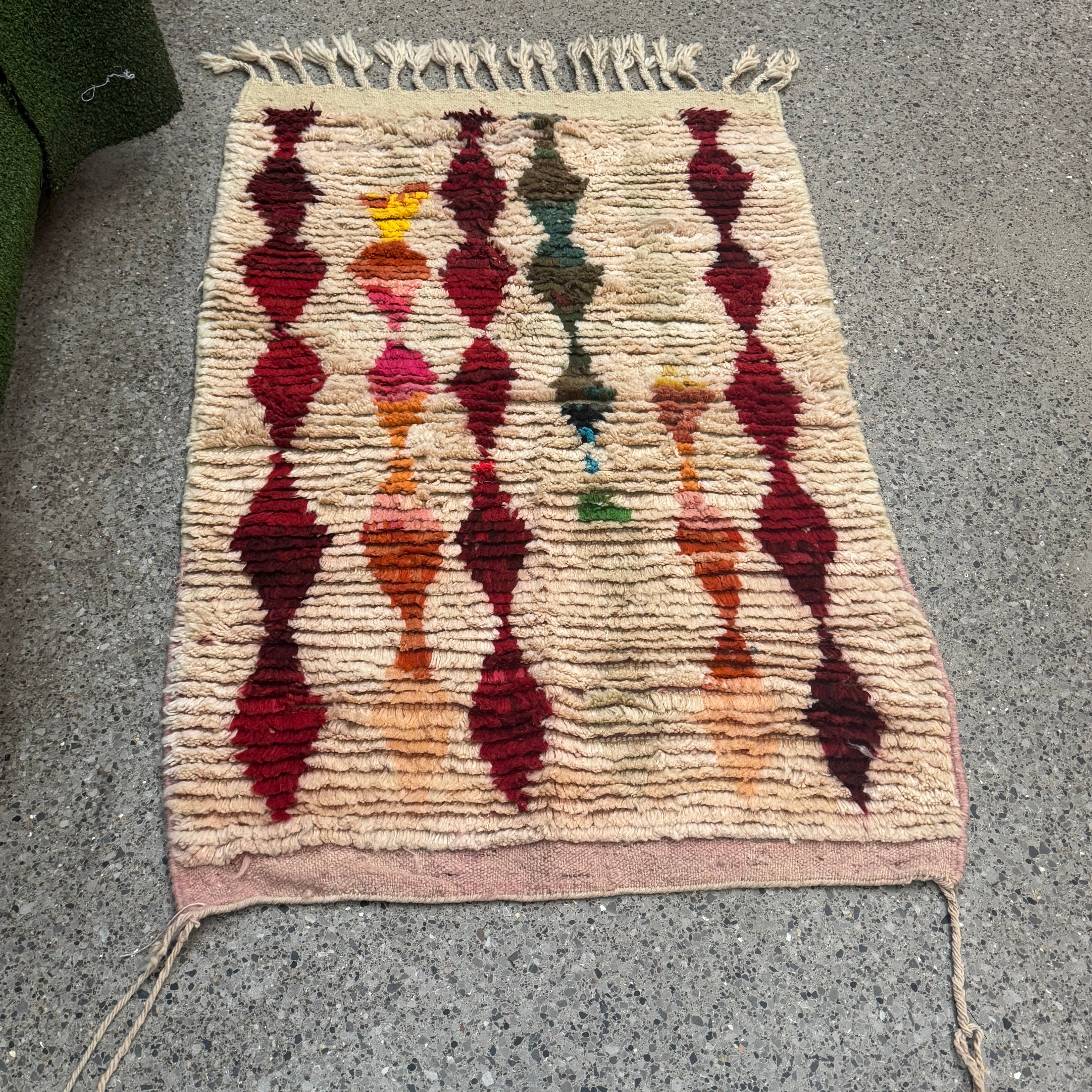 Boujaad Wool Rug “Rhythmic Totems” – 145 × 90 cm