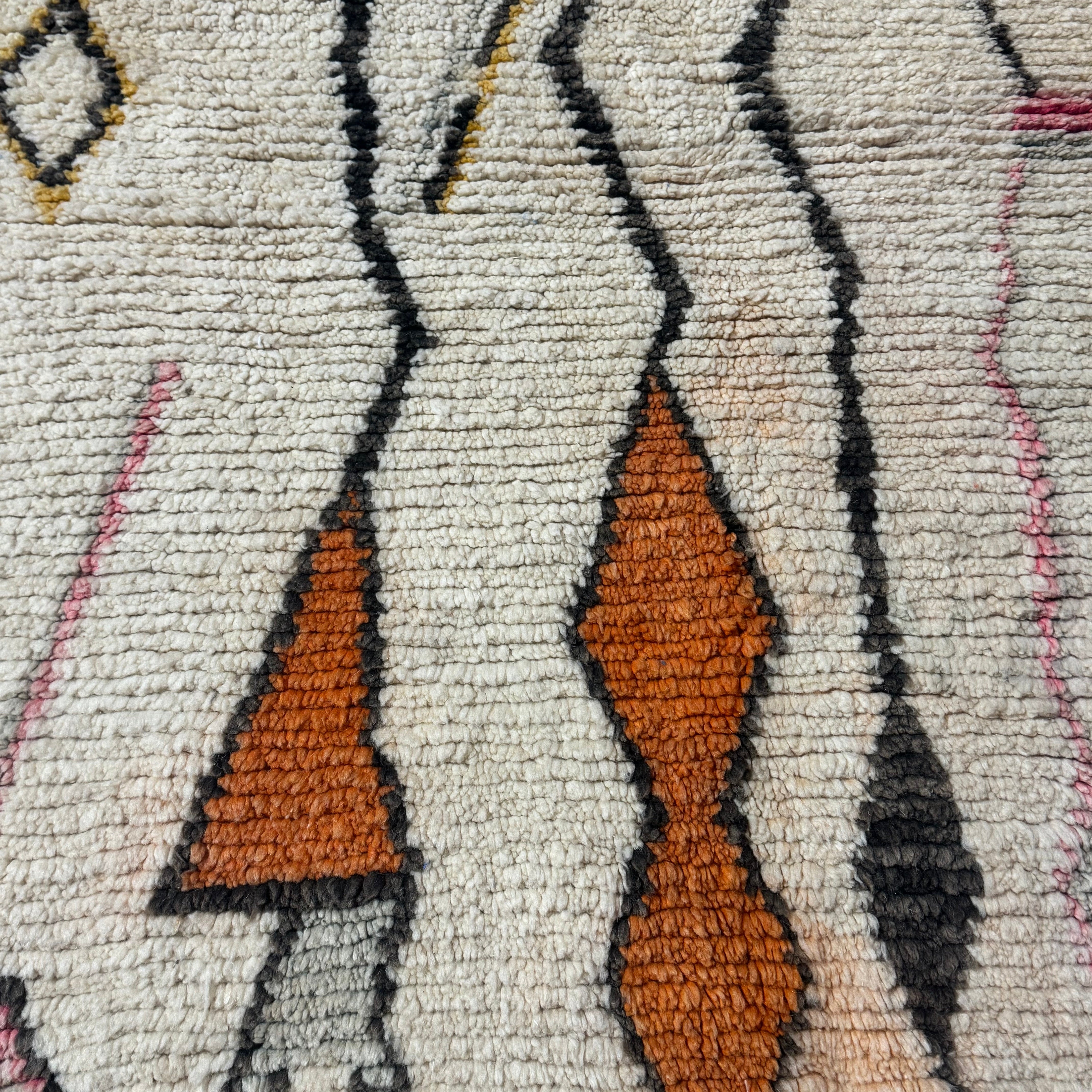 Boujaad Wool Rug “Earth Lines” – 150 × 100 cm