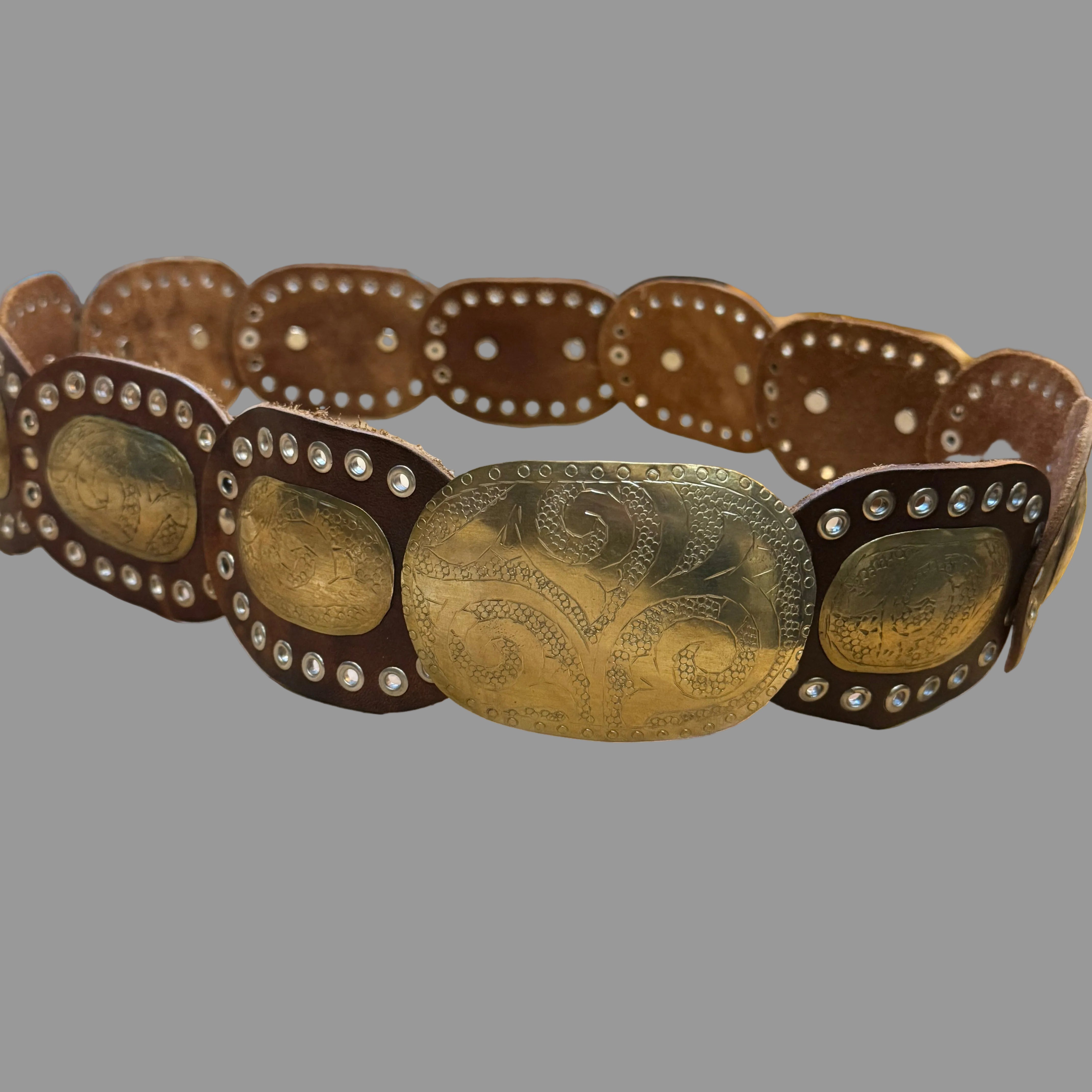 Artisan Oval Disc Leather Belt in Dark Brown