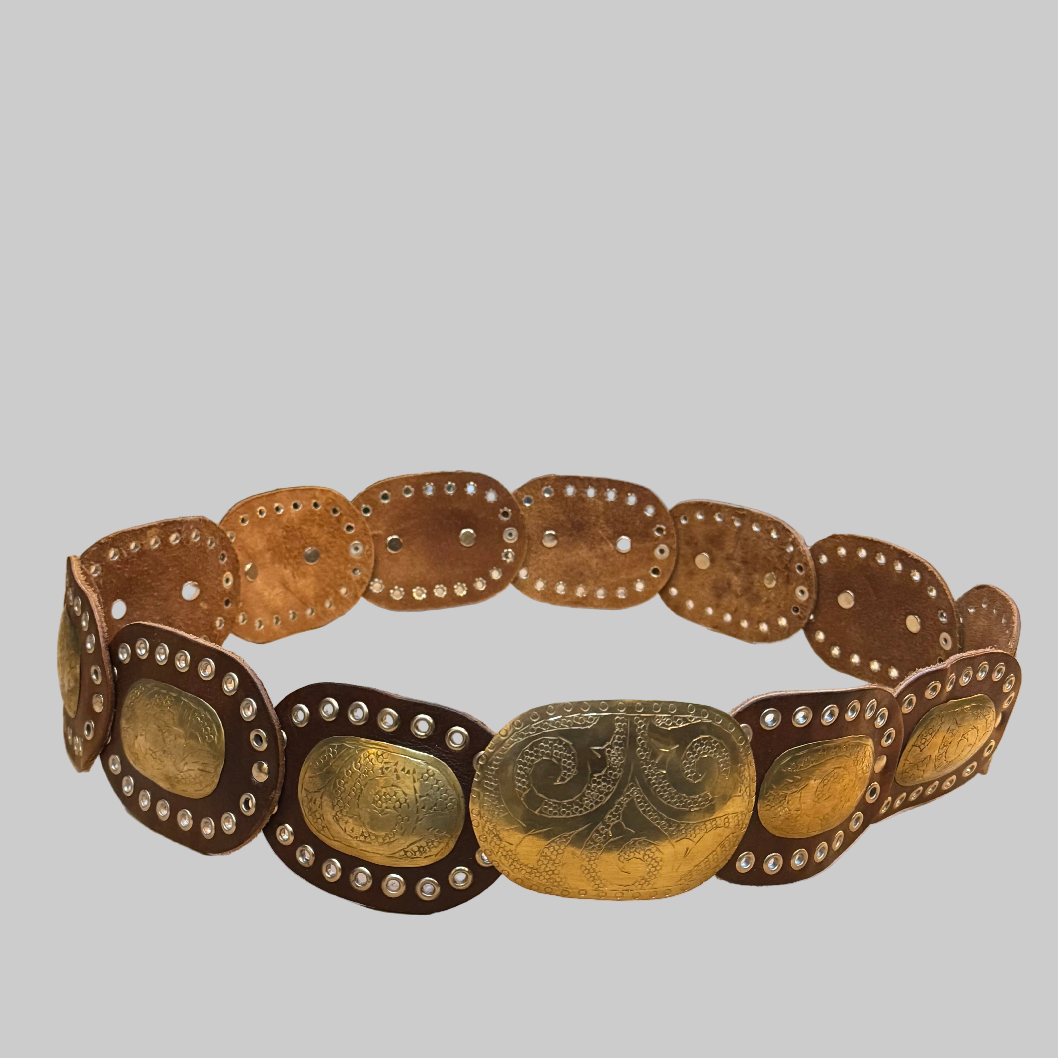 Artisan Oval Disc Leather Belt in Dark Brown