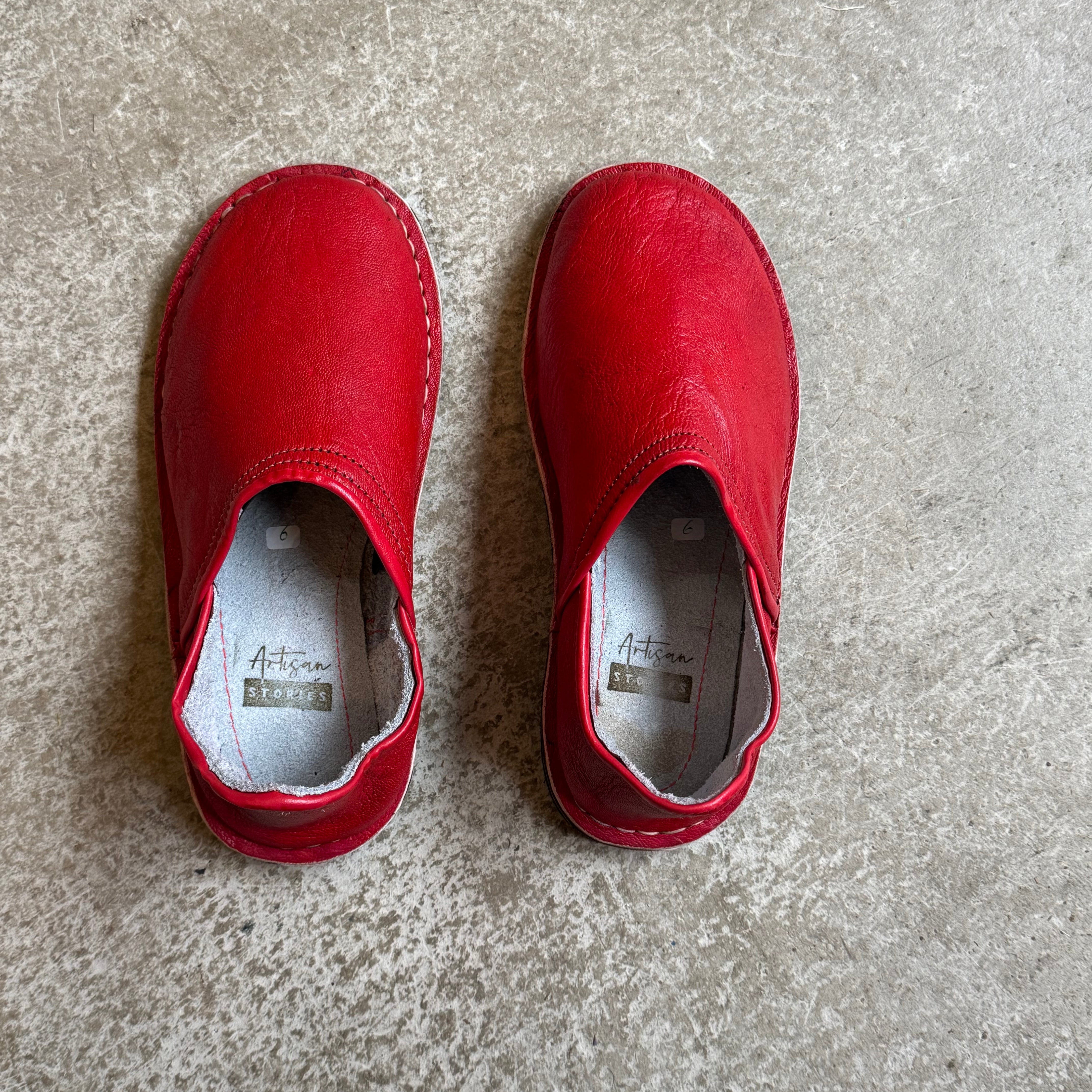 Handcrafted Moroccan Leather Babouche Slippers – Unisex Indoor & Outdoor Comfort