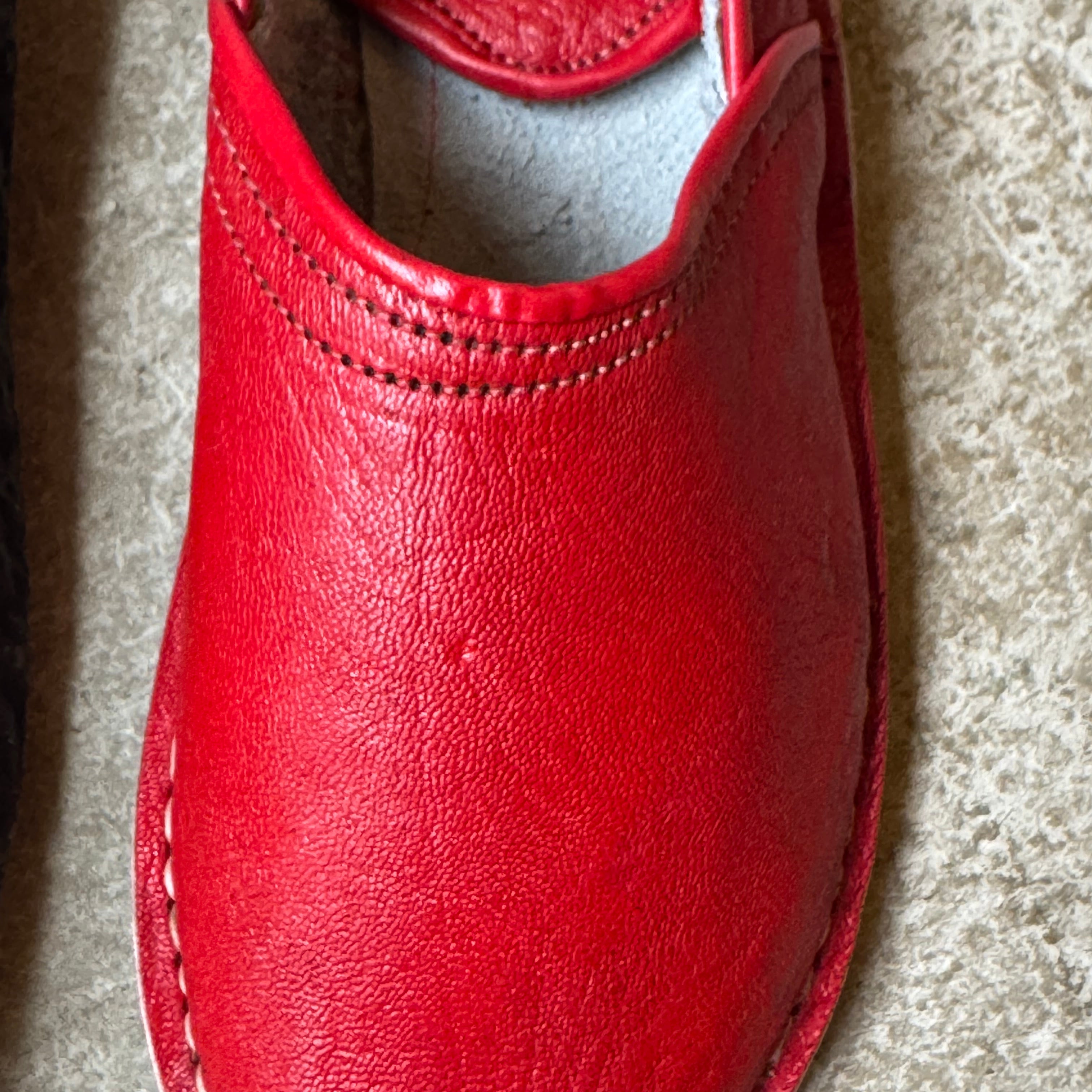 Handcrafted Moroccan Leather Babouche Slippers – Unisex Indoor & Outdoor Comfort