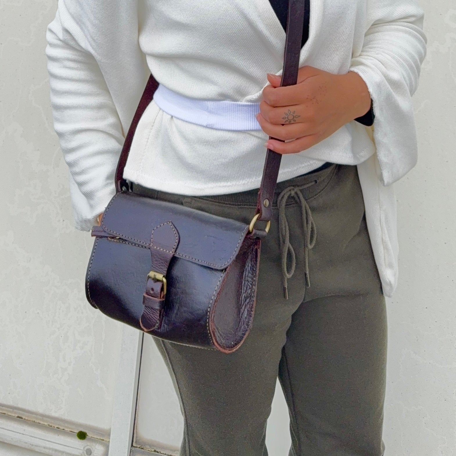 Pixie dark brown leather Barrel Bag - Artisan Stories