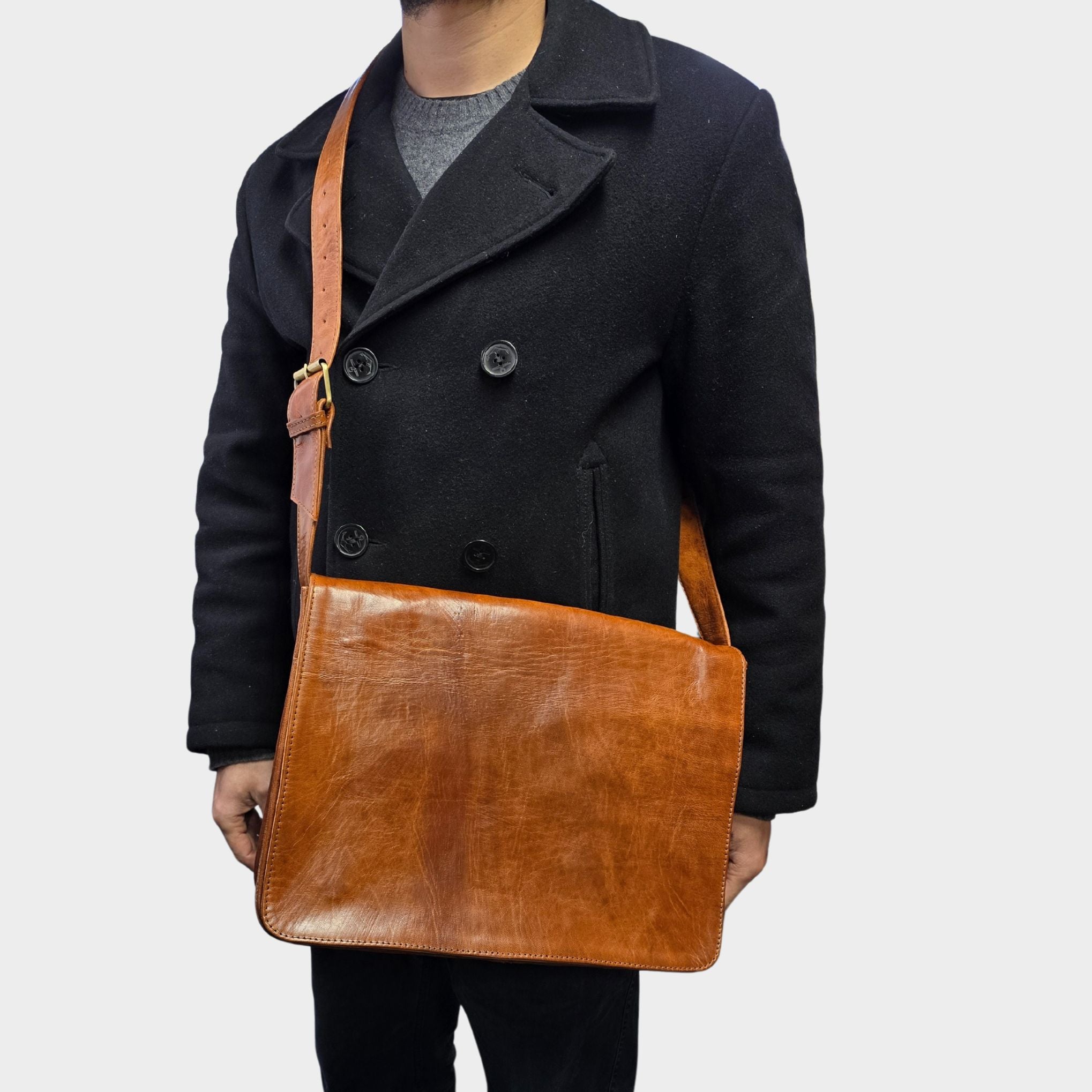 Victor Leather Messenger Bag Light Brown - Artisan Stories