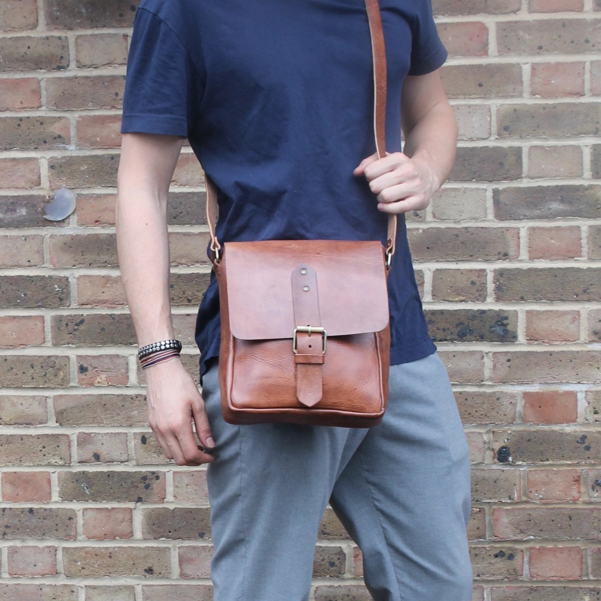 Billy crossbody Leather bag light brown - Artisan Stories