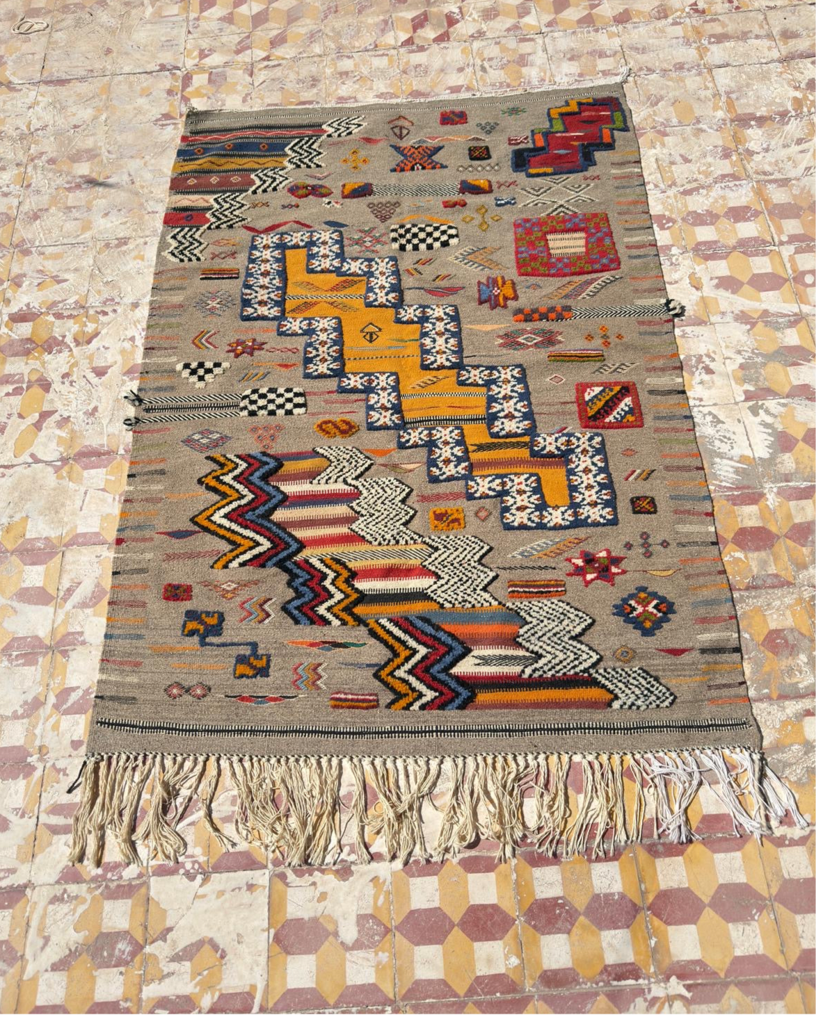 Handwoven Taznakht Rug – Geometric Wool Rug in Brown & Grey | 163 x 120 cm