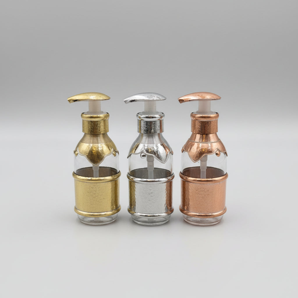 Seifenspenderflasche aus silbernem Glas und Metall 