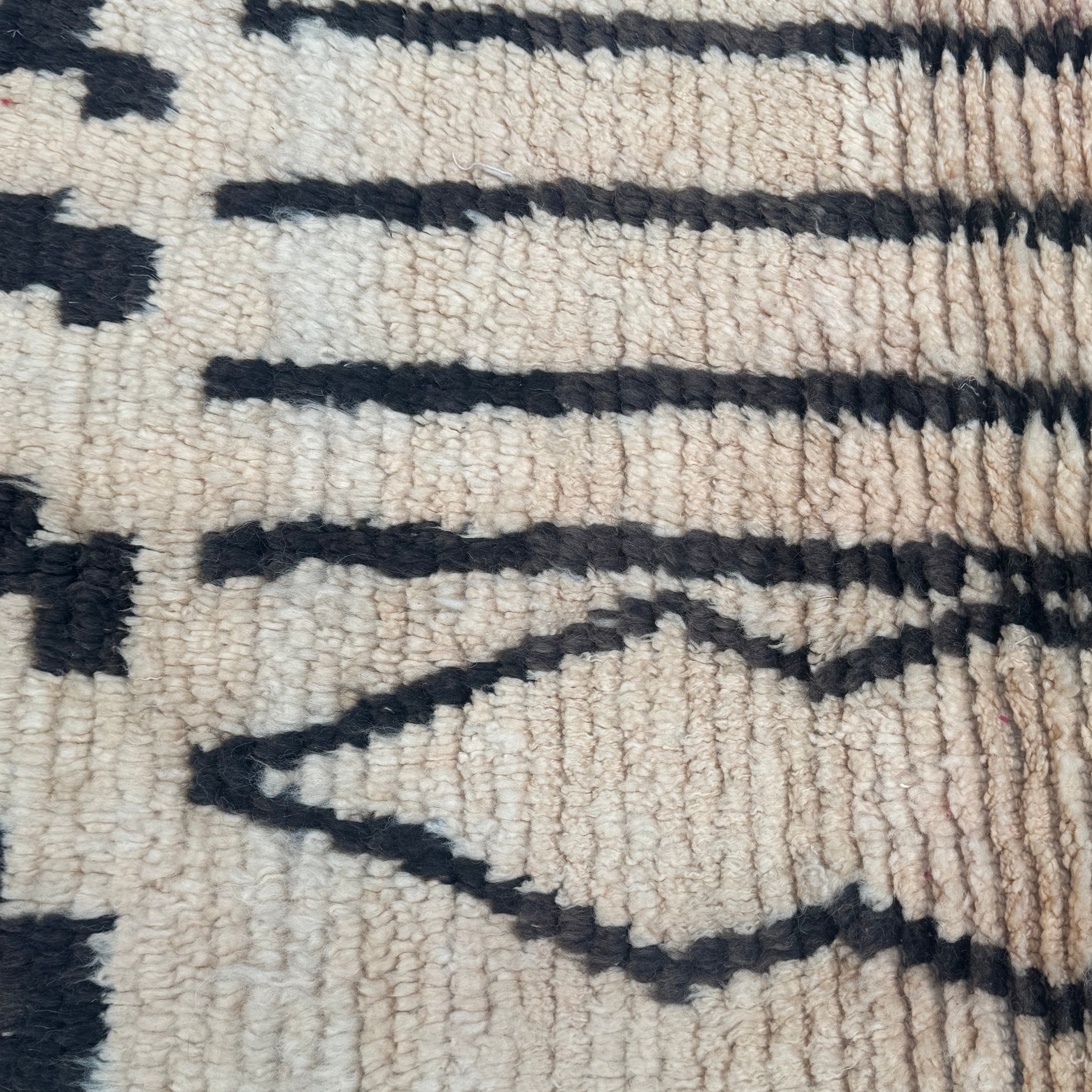 Boujaad Wool rug "Tribal Figures" 167 x 100 cm