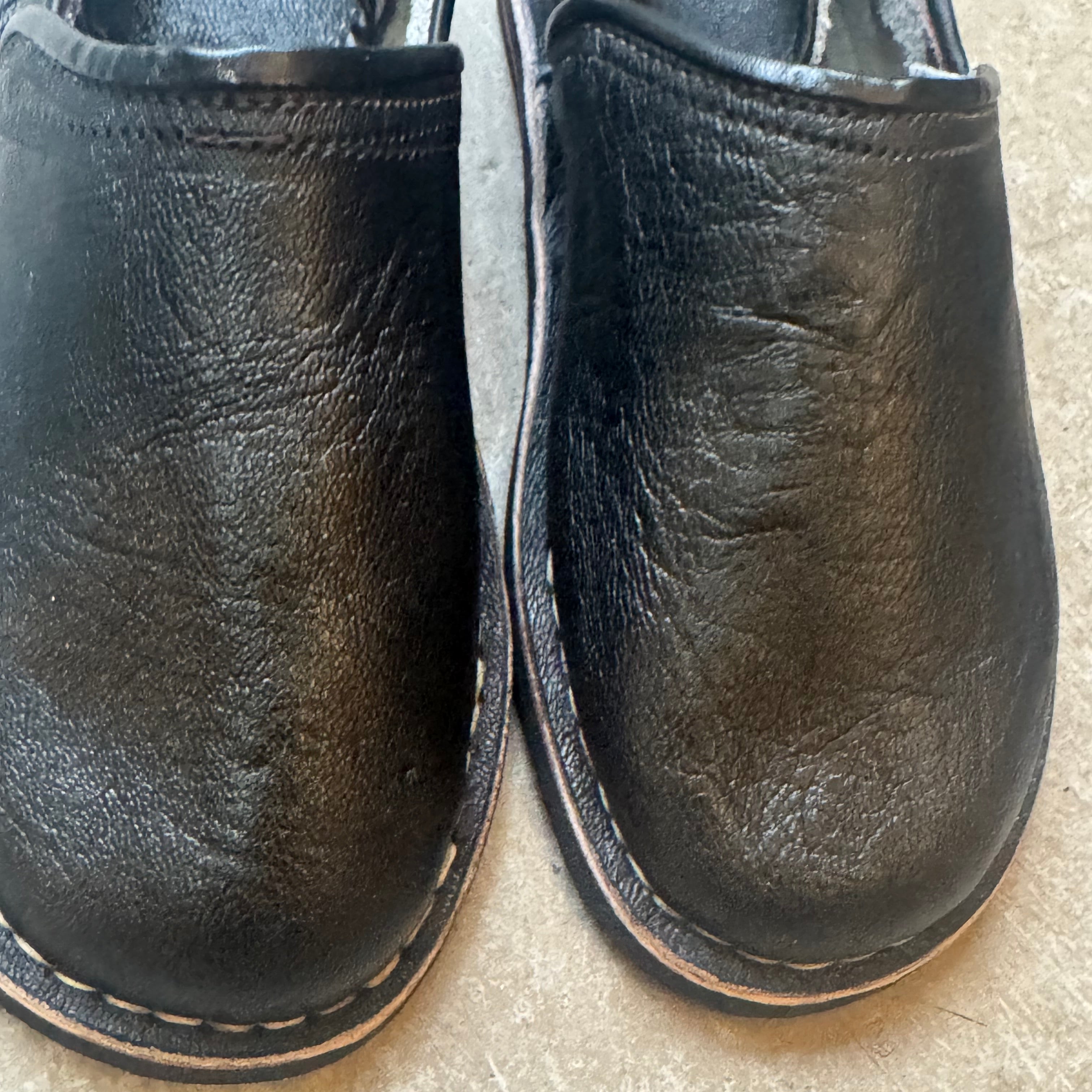 Handcrafted Moroccan Leather Babouche Slippers – Unisex Indoor & Outdoor Comfort