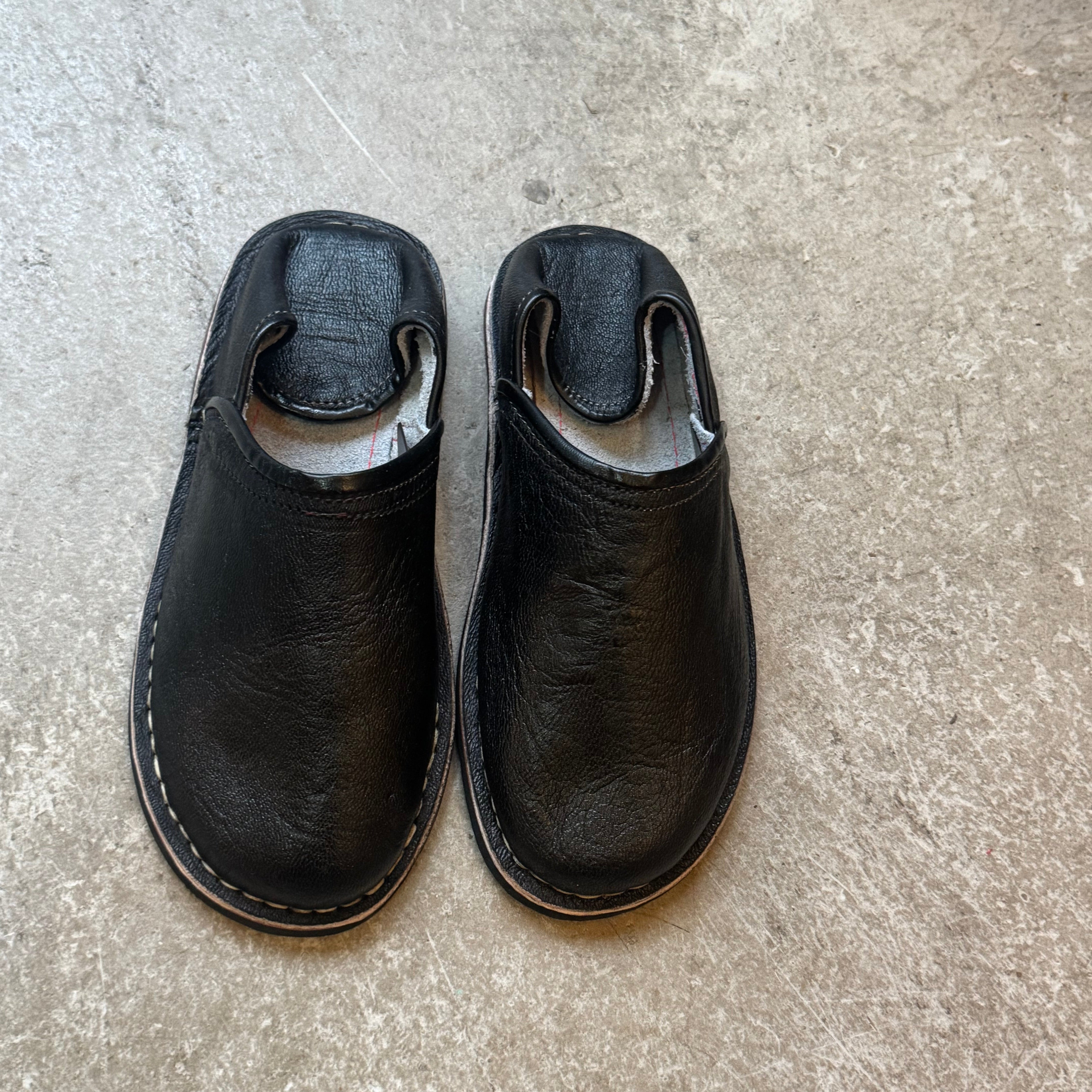 Handcrafted Moroccan Leather Babouche Slippers – Unisex Indoor & Outdoor Comfort