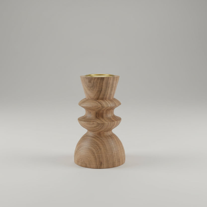 Handgeschnitzter Kerzenhalter aus Walnussholz