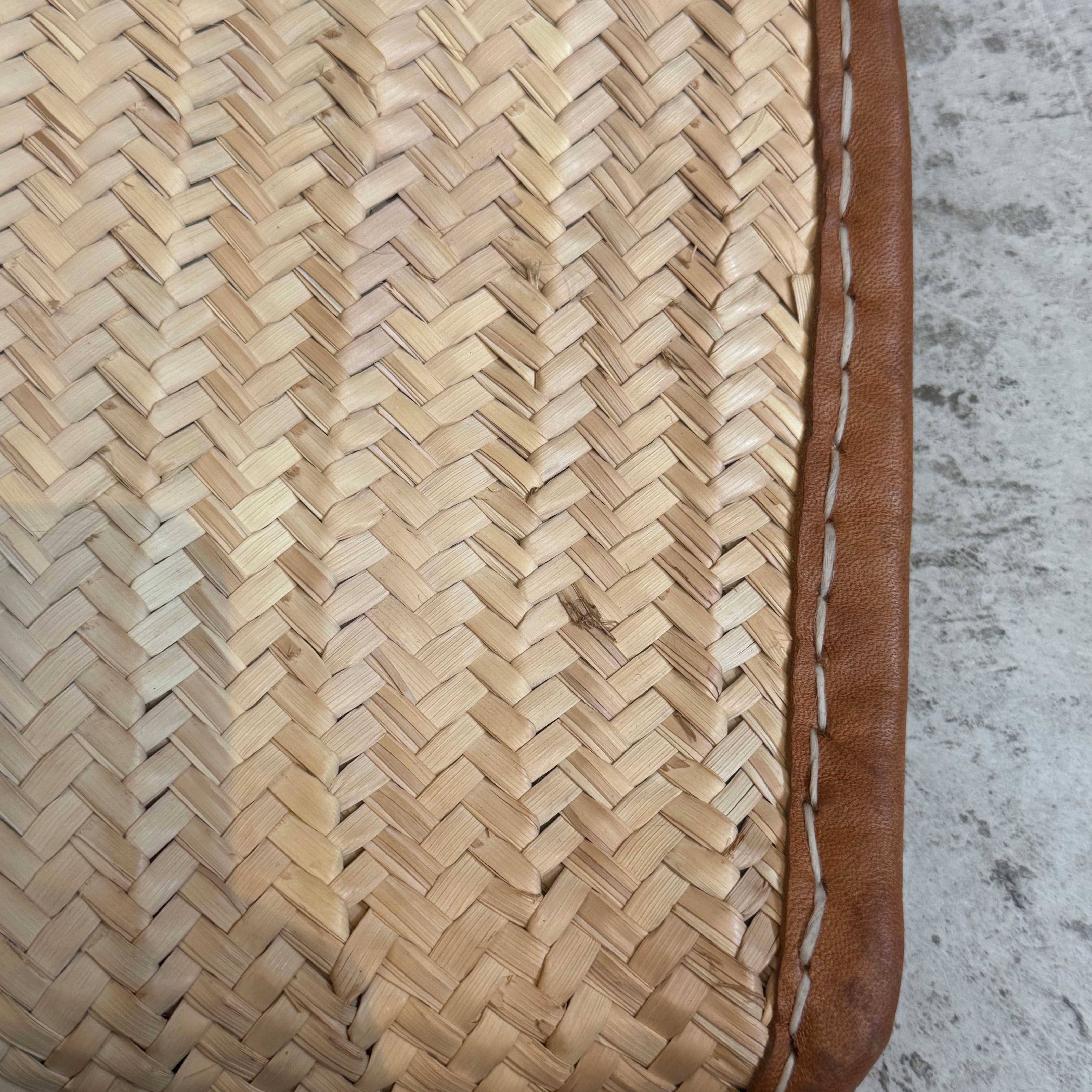 Handgewebte Clutch aus Stroh mit Reißverschluss