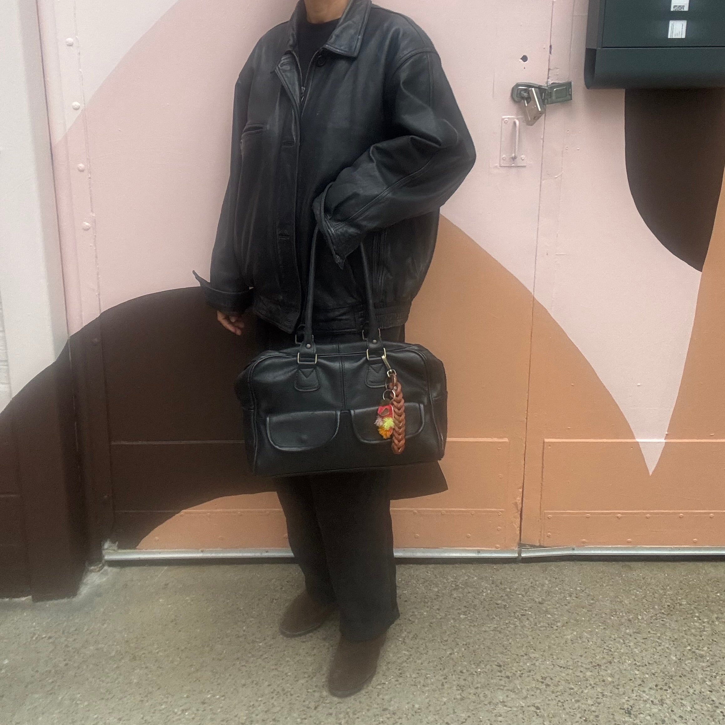 Bowler Handmade Leather Shoulder Bag – Black Full-Grain Leather