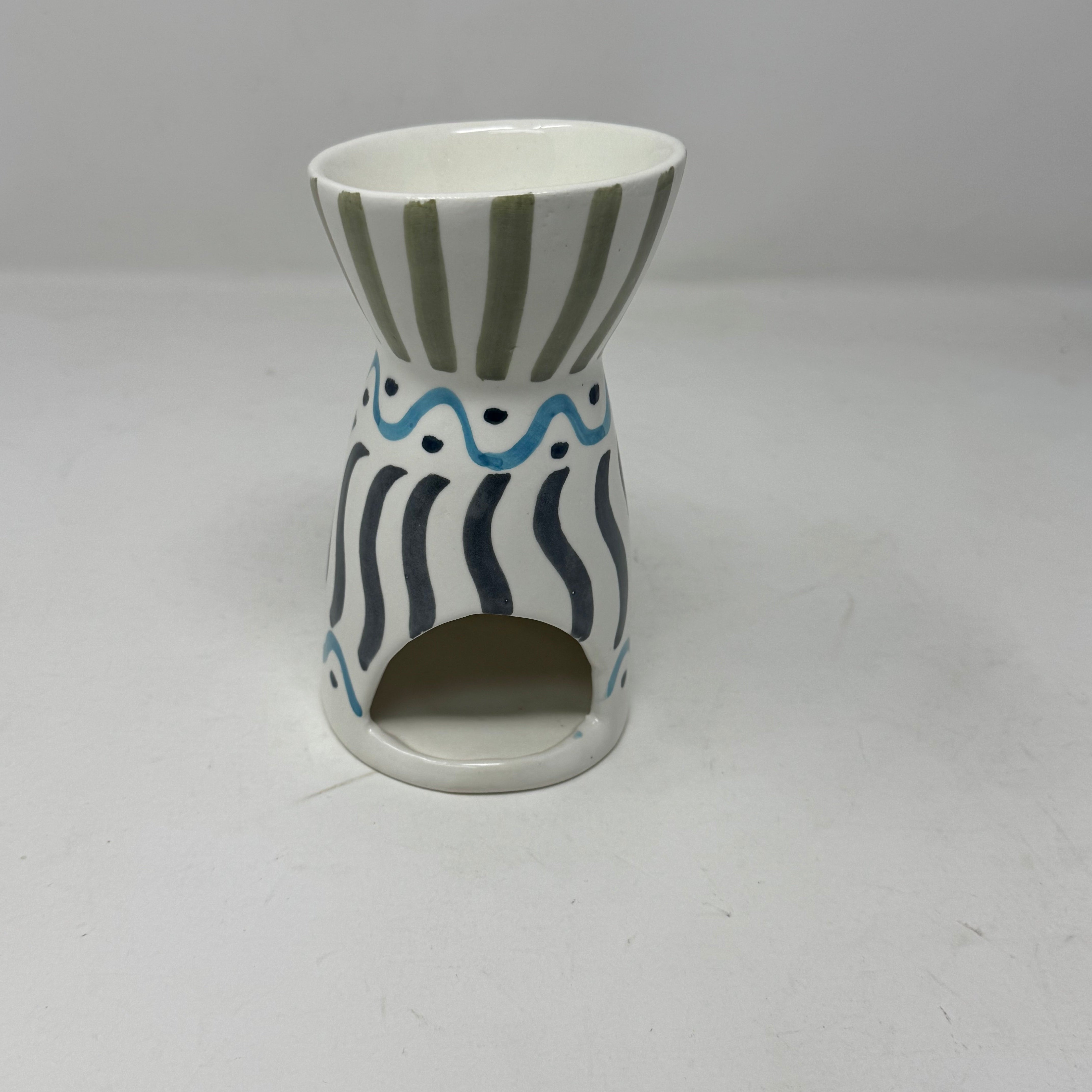 Hand-Painted Ceramic Oil Burner – Artisan Design