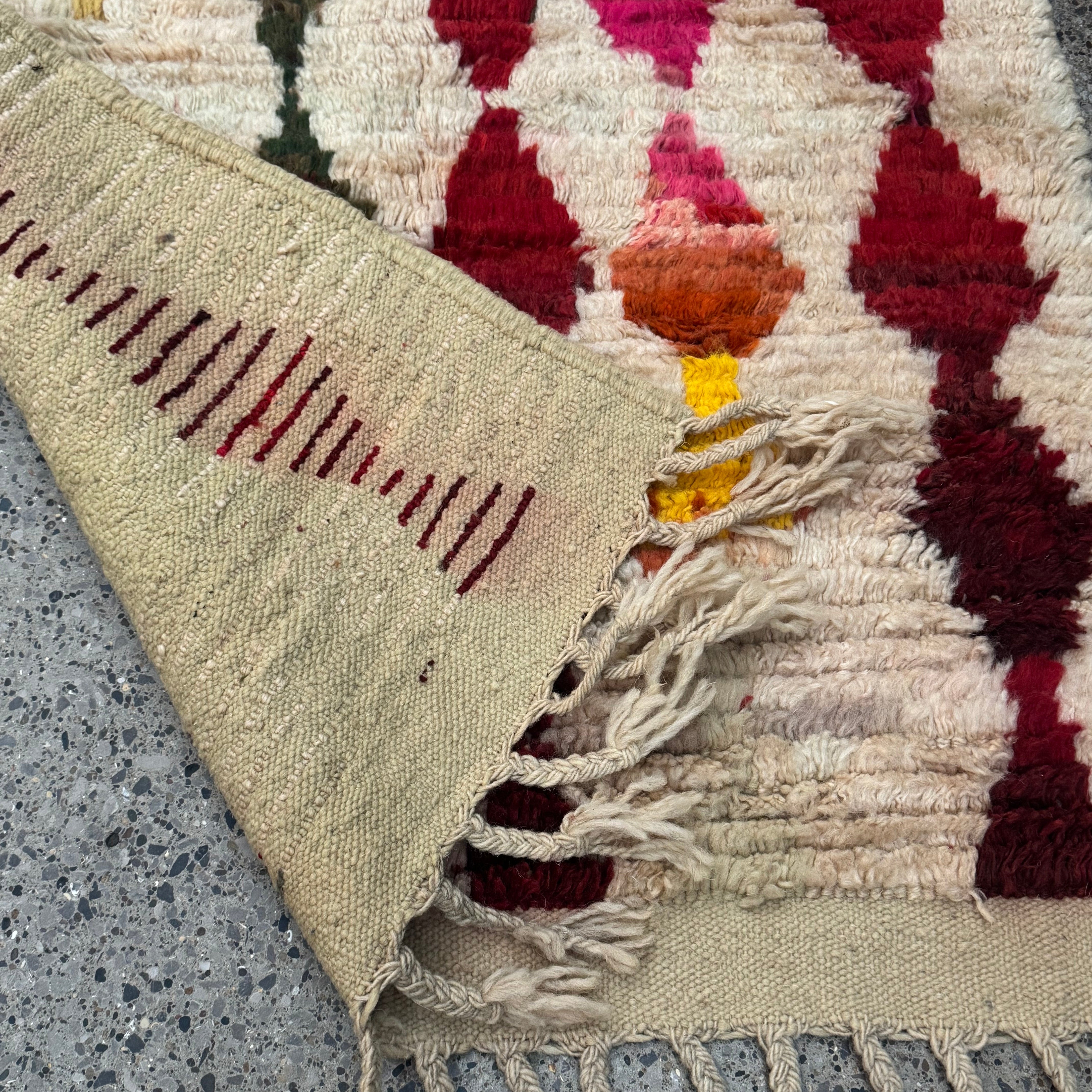 Boujaad Wool Rug “Rhythmic Totems” – 145 × 90 cm