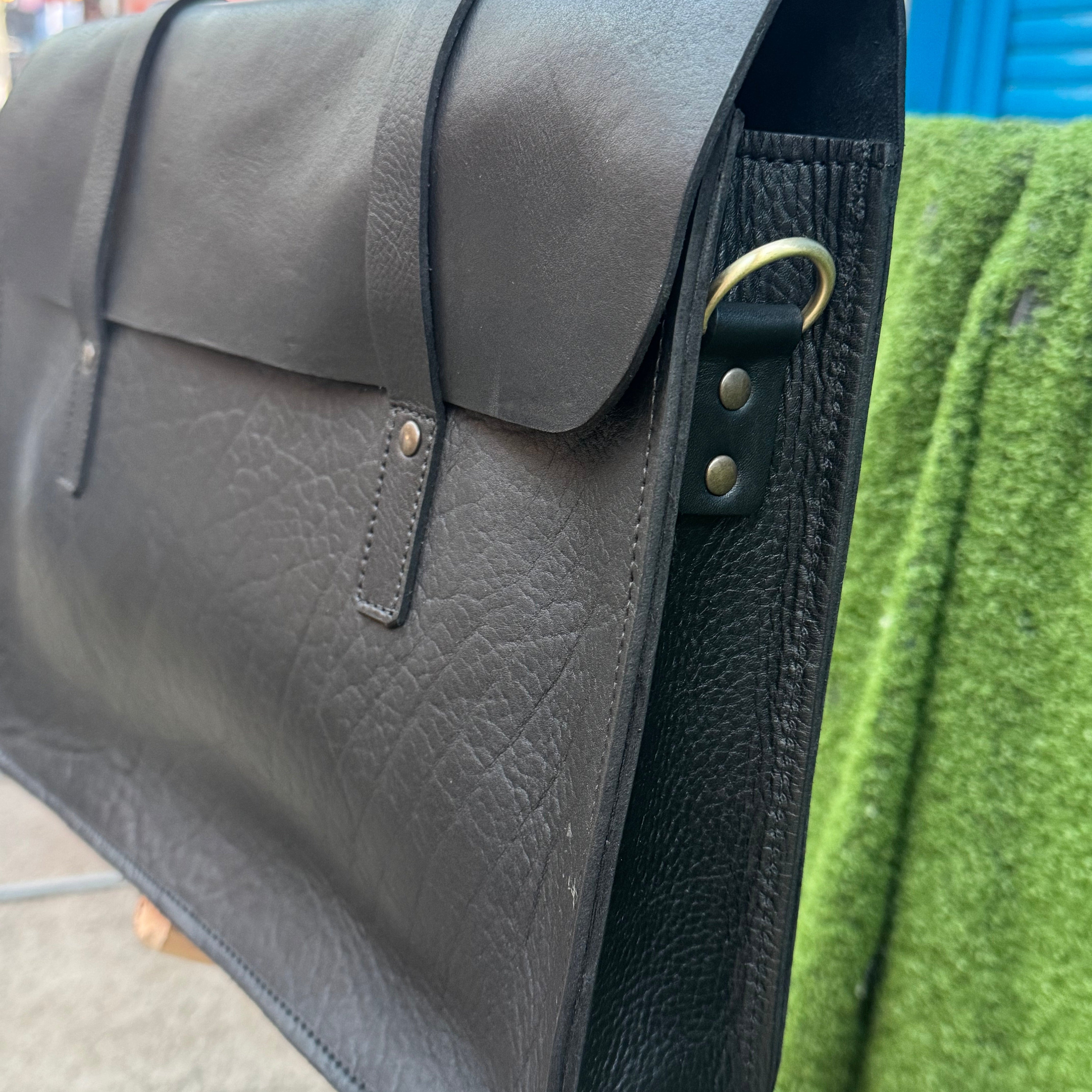 Jordan Messenger Bag – black Full Grain Leather Work Bag