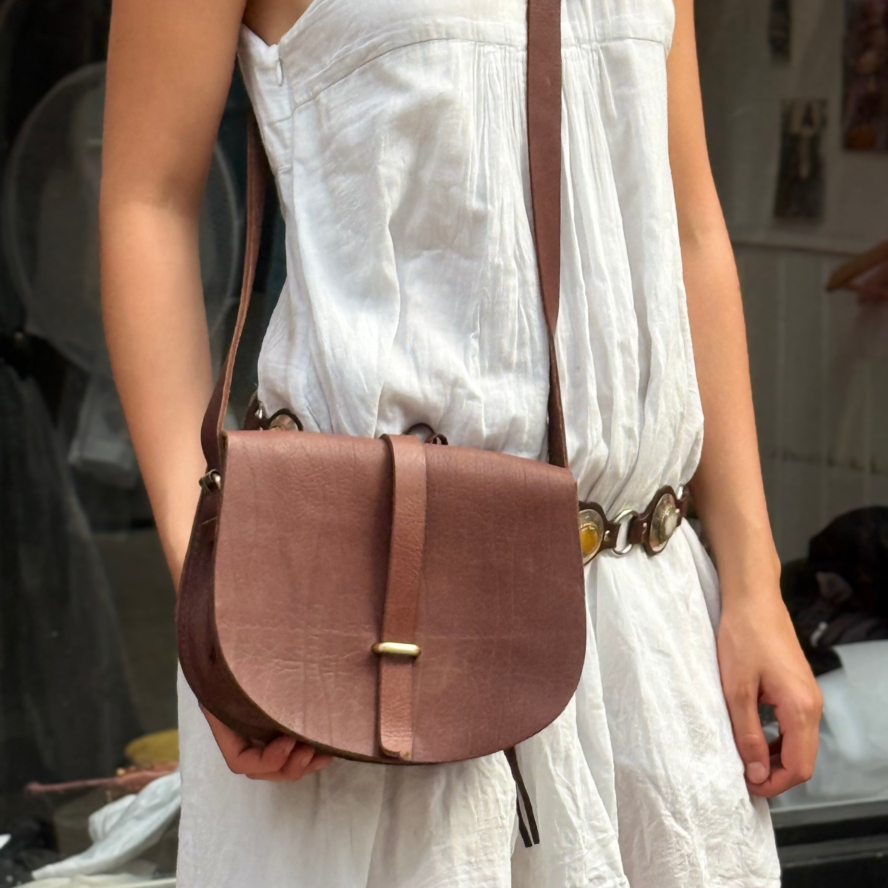 Sam Loop-Closure Leather Saddle Bag – Dark Brown