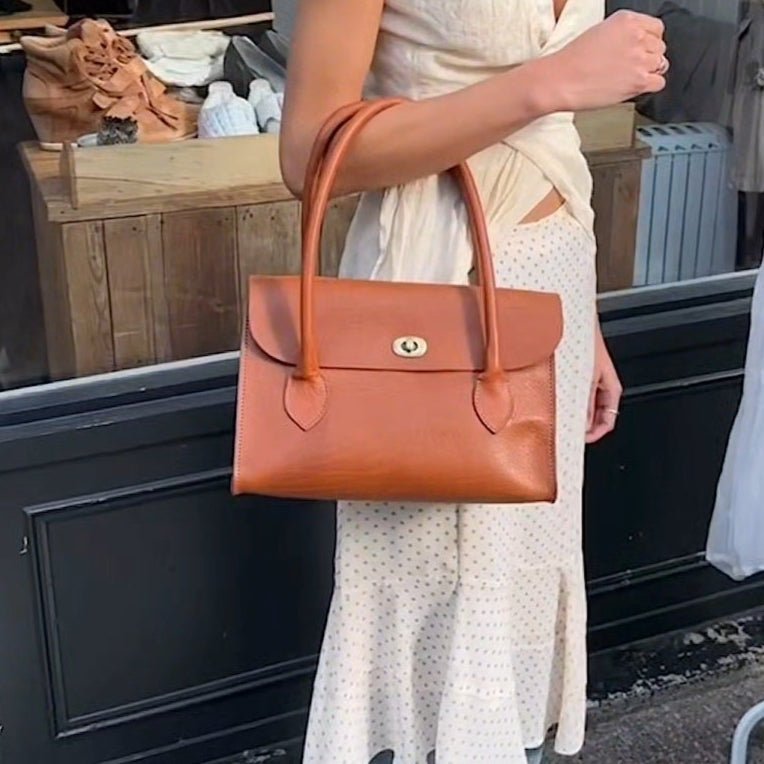 Baguette leather handbag tan - Artisan Stories