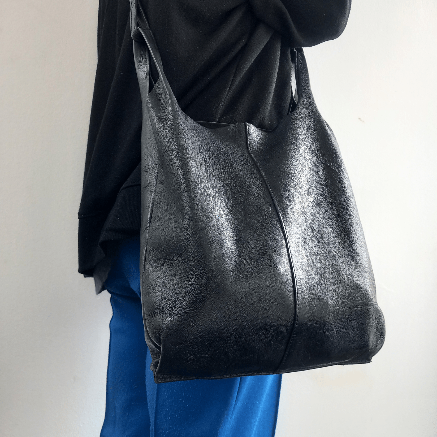 Classic Leather Tote carrier Bag - black - Artisan Stories