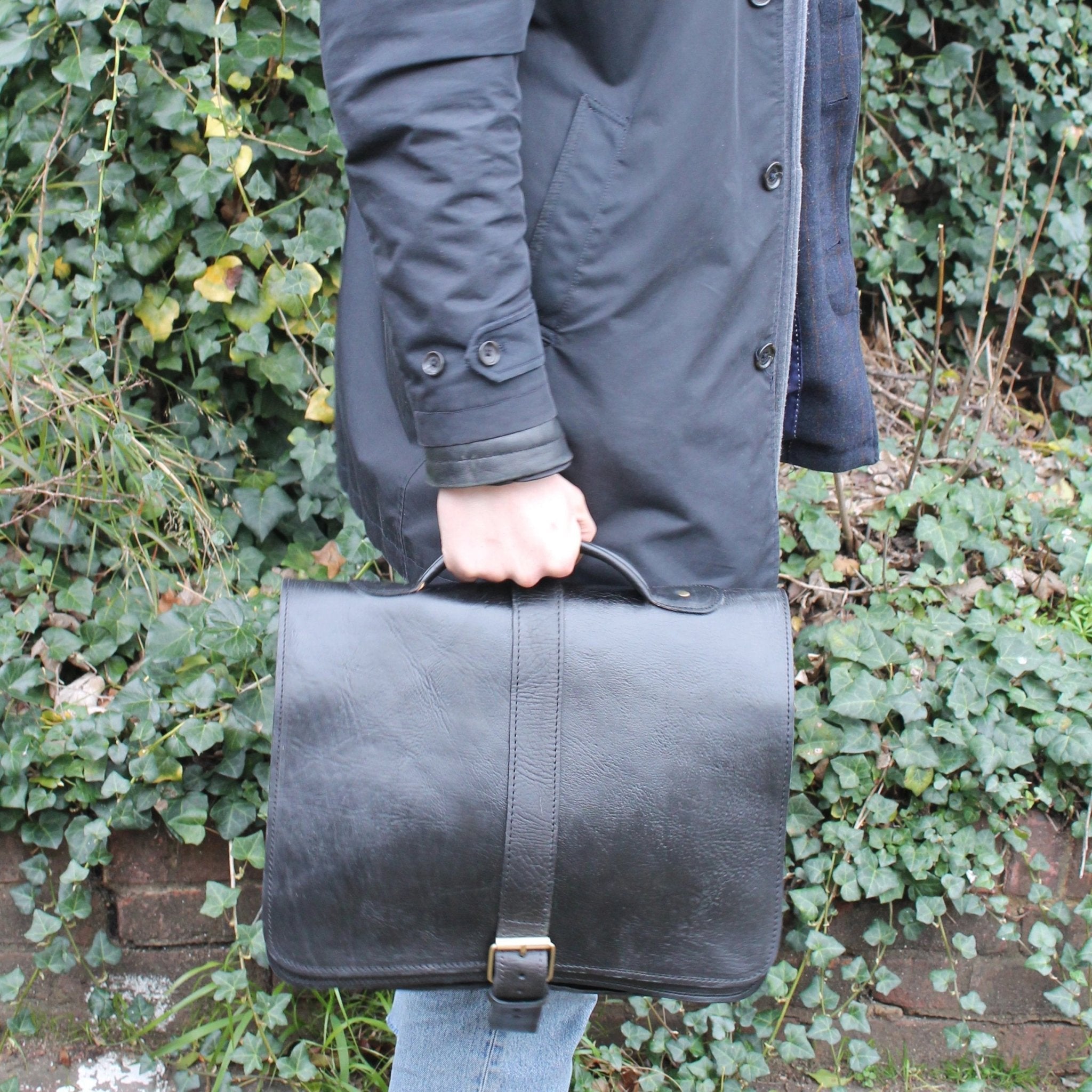 Darwin leather black messenger briefcase - Artisan Stories