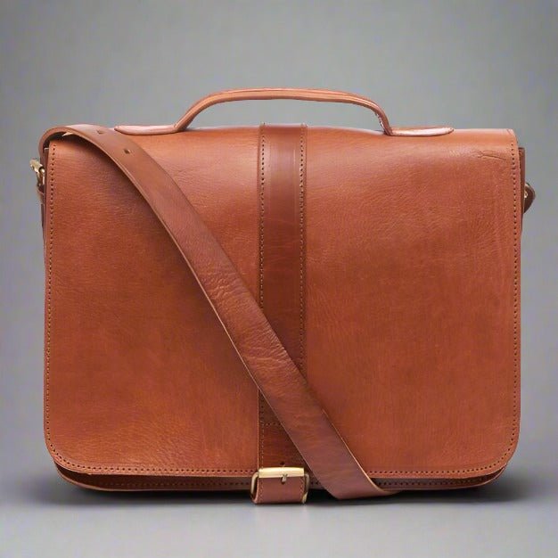 Darwin Leather Messenger Briefcase light brown - Artisan Stories