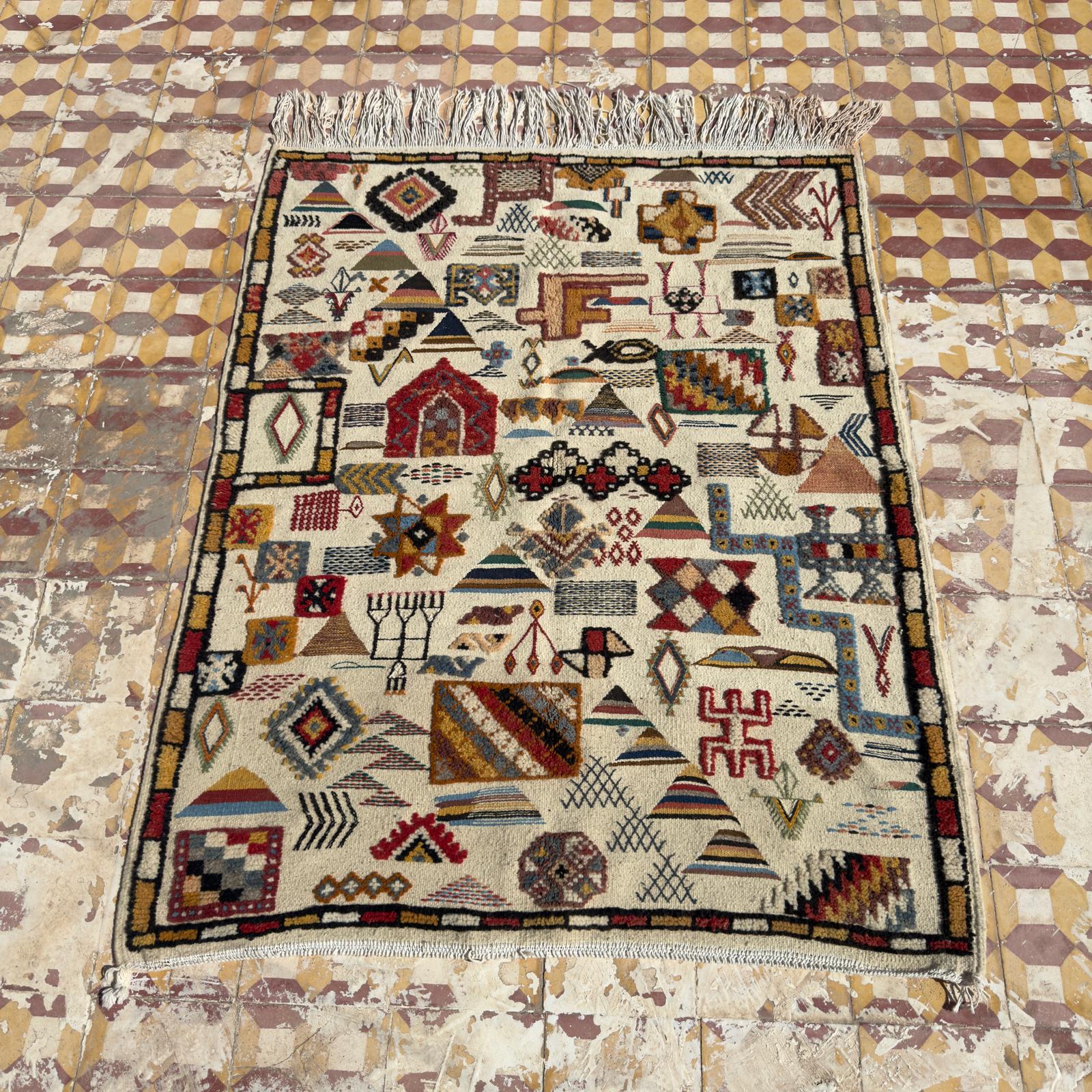 Reversible Taznakht Wool Rug – Berber Symbols | 150 x 118 cm