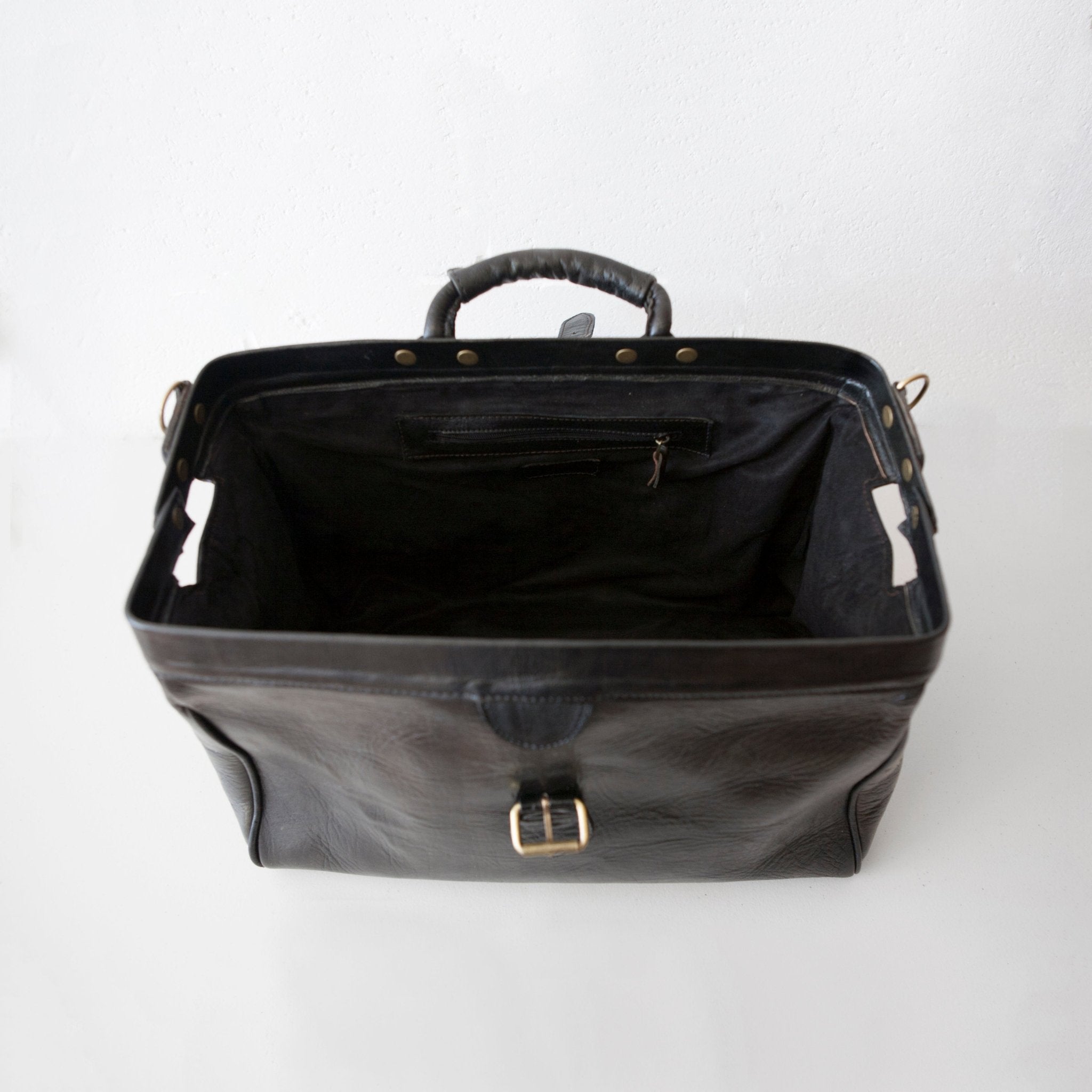 Leather overnight Doctor Bag - Black - Artisan Stories