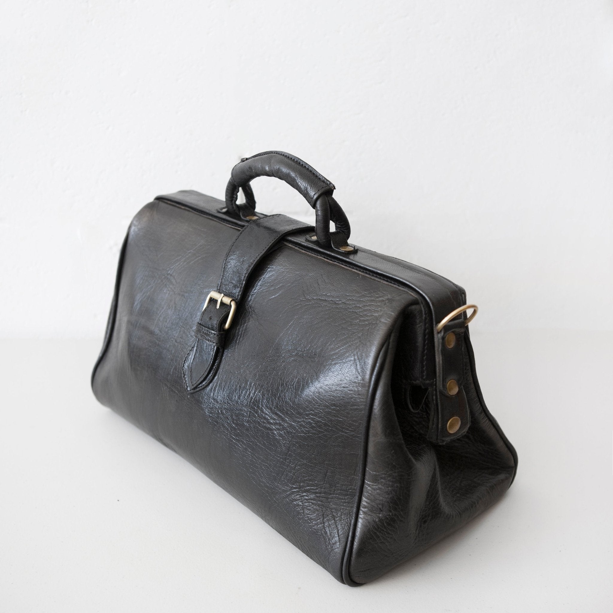 Leather overnight Doctor Bag - Black - Artisan Stories