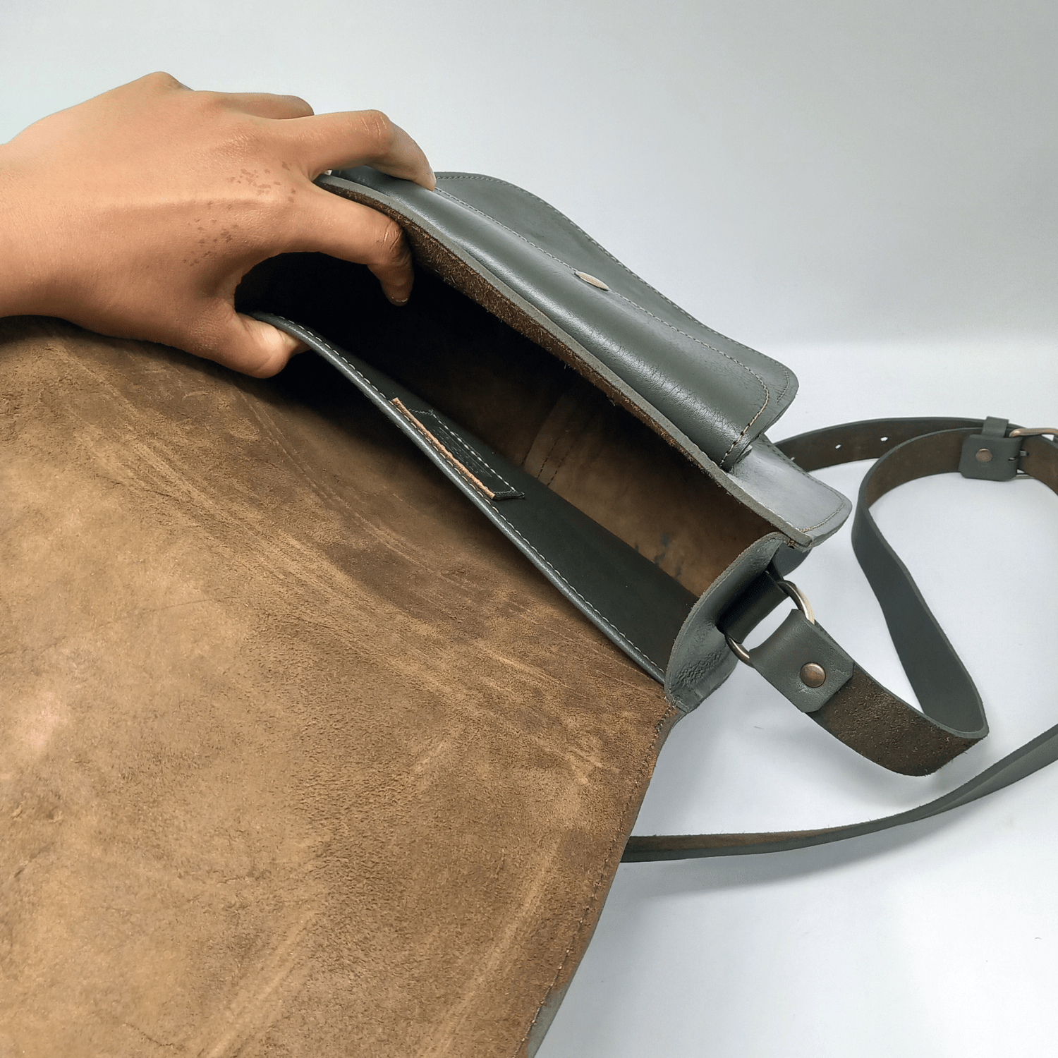 Leather Saddle Bag Crossbody Sam In Khaki Green - Artisan Stories