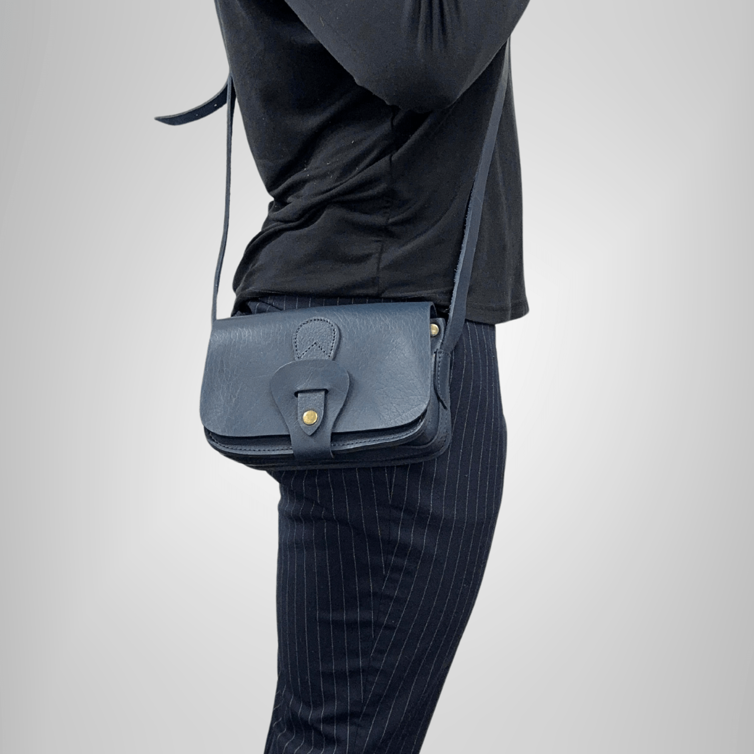 Noah Black Leather crossbody bag - Artisan Stories