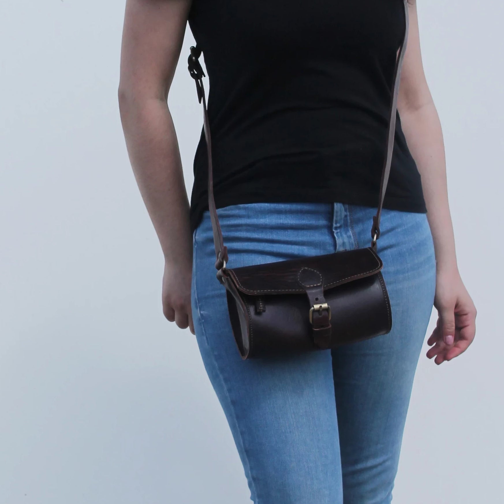 Pixie dark brown leather Barrel Bag - Artisan Stories