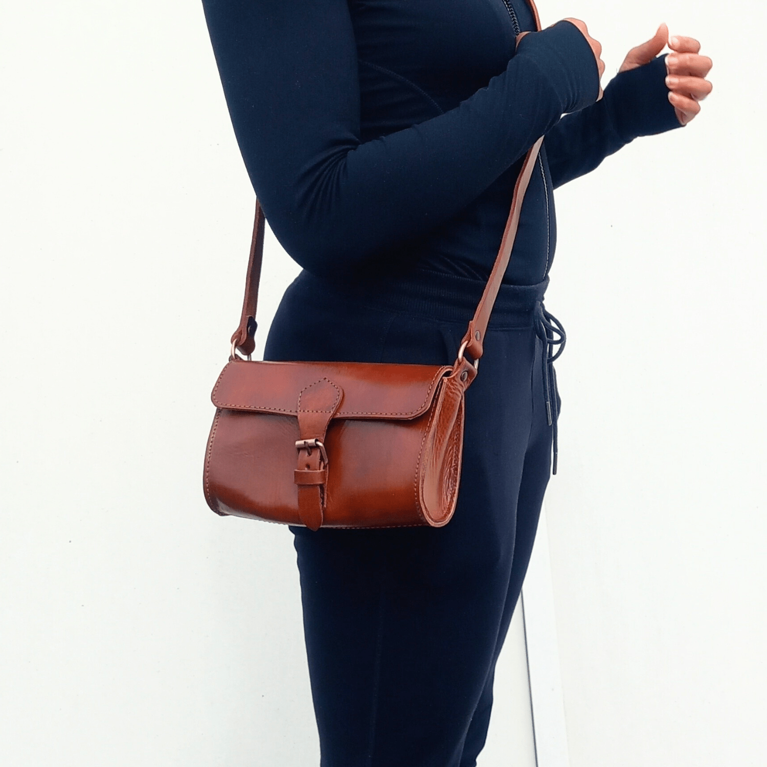 Pixie Light brown leather Barrel Bag - Artisan Stories