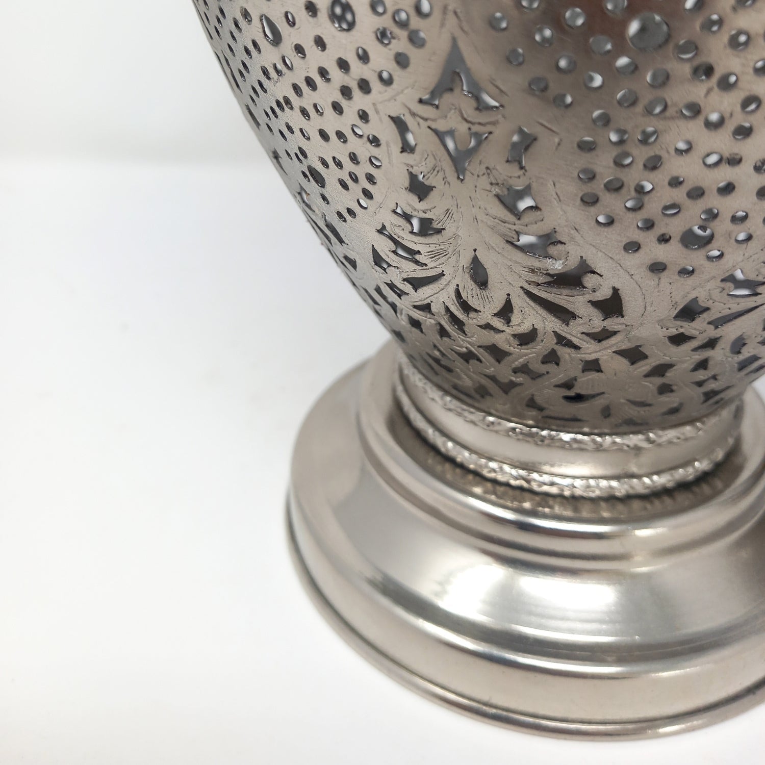 Silver Brass patterned Filigree table lamp egg shape - Artisan Stories