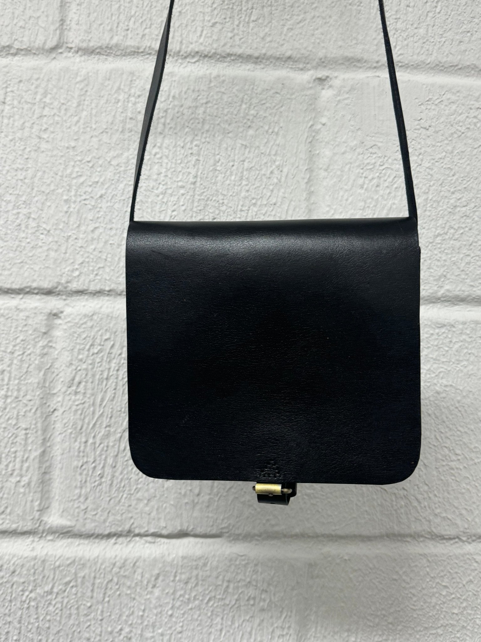 Unisex small leather Messenger Bag - black - Artisan Stories