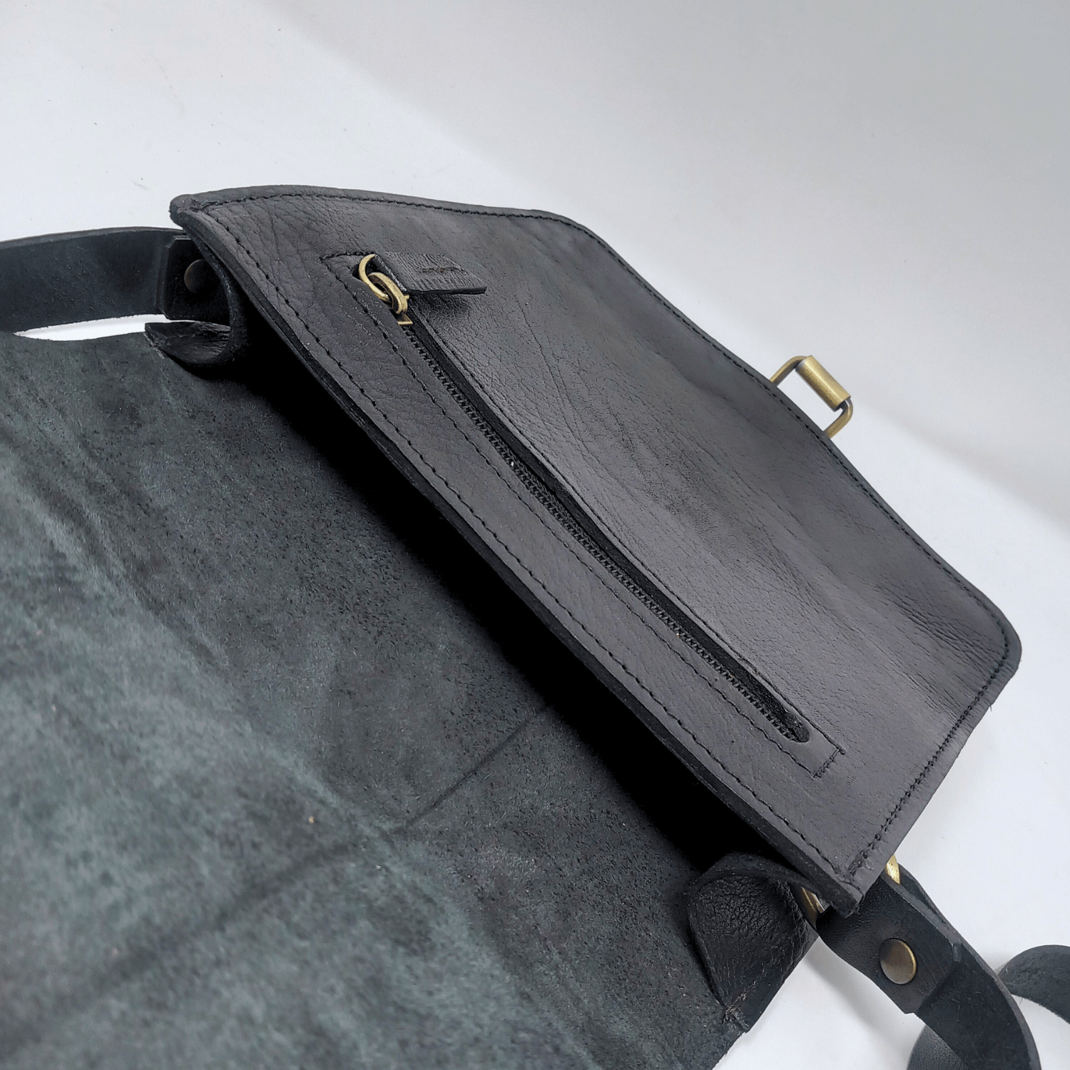 Unisex small leather Messenger Bag - black - Artisan Stories