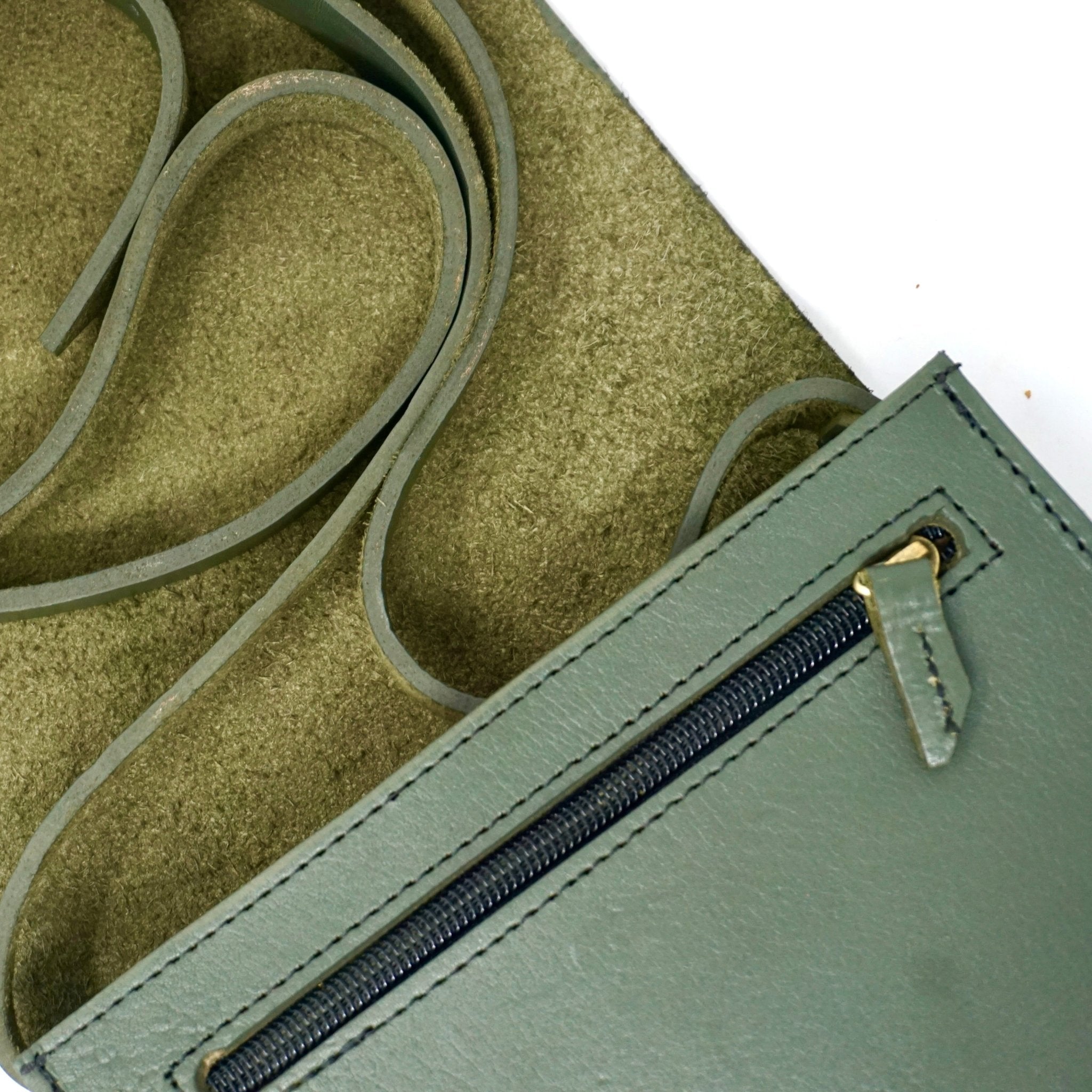 Unisex small leather Messenger Bag - green - Artisan Stories